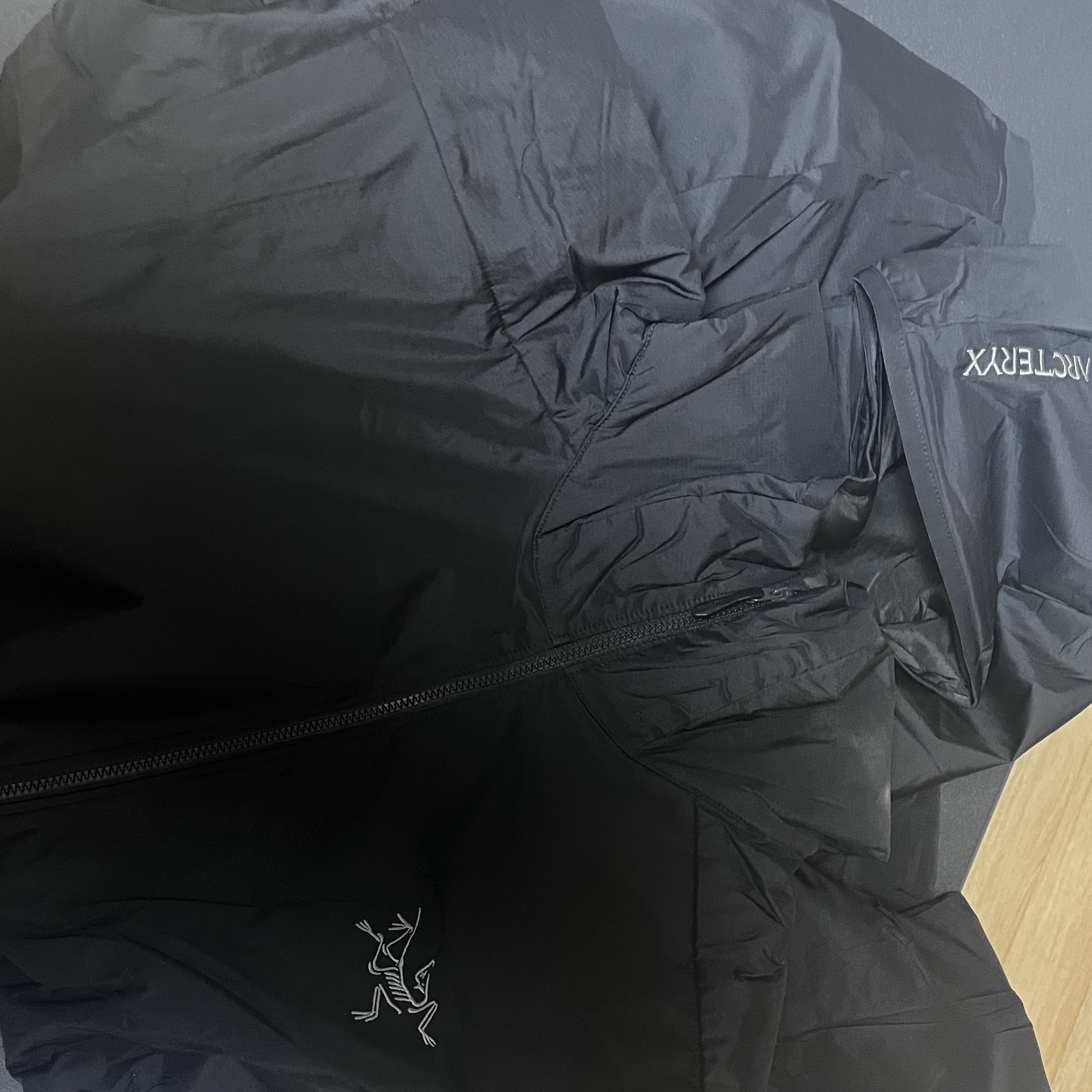 Arc'teryx Atom Hoody Black 착용 스타일