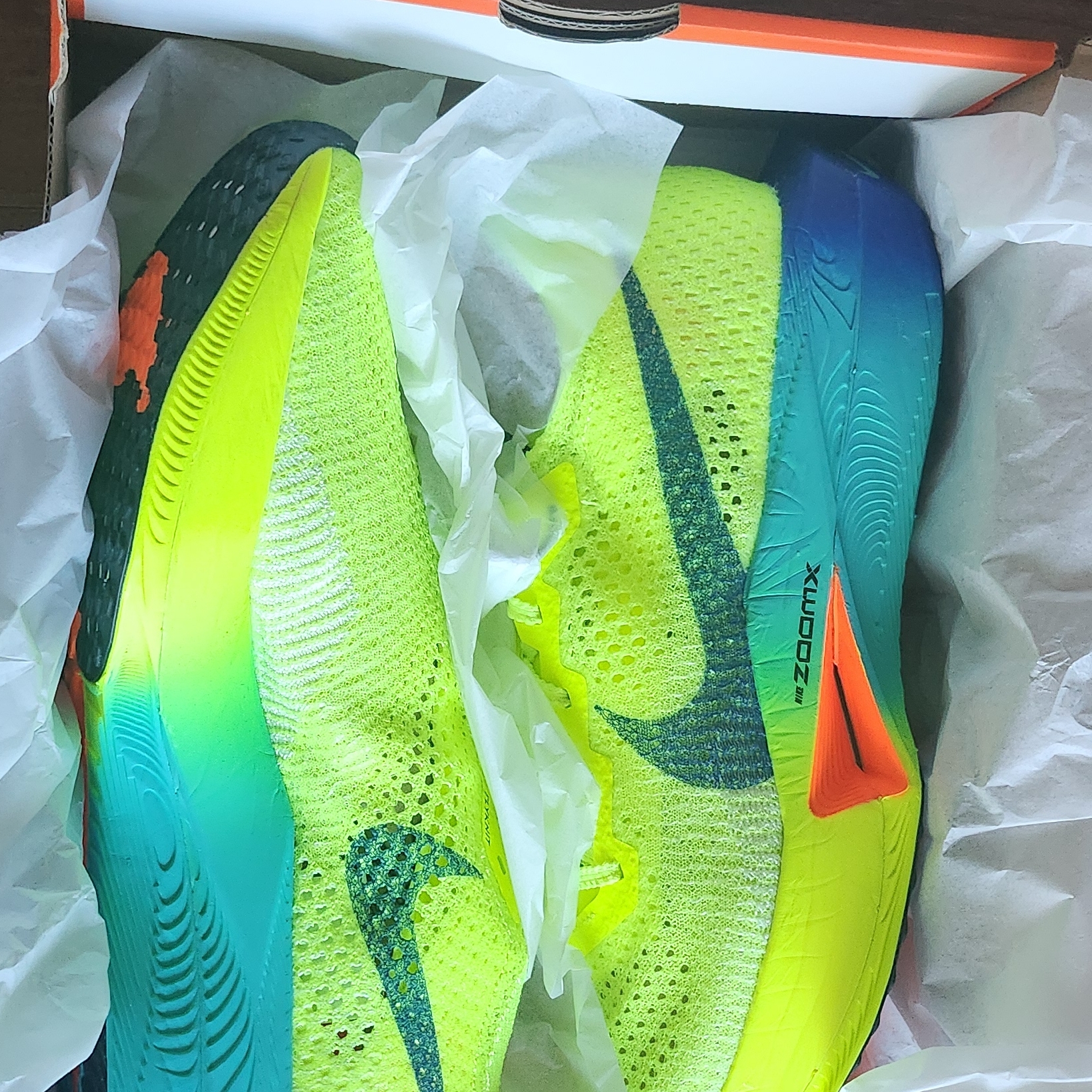 Nike ZoomX Vaporfly Next% 3 Volt Scream Green 착용 스타일