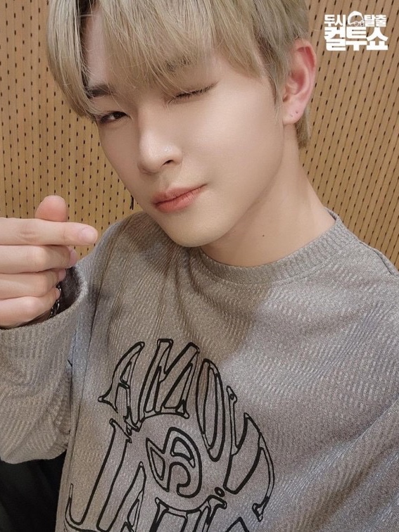 NOMANUAL S.N.A Knit Long Sleeve Oatmeal 착용 스타일 - 3
