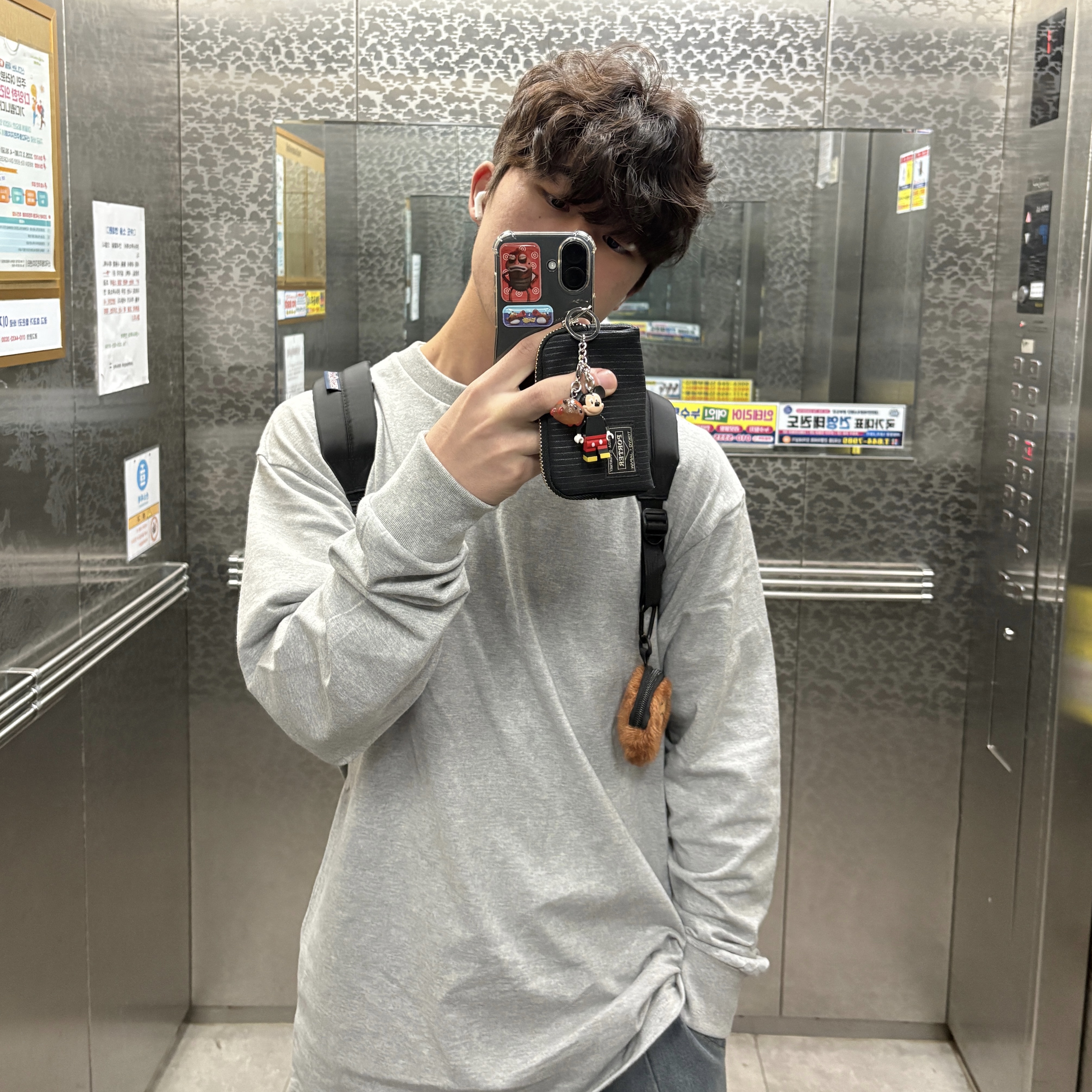 포터 드로잉 코인 키 케이스 블랙, 데우스 엑스 마키나 서울 컬리지 롱슬리브 티셔츠 그레이 말 착용 스타일