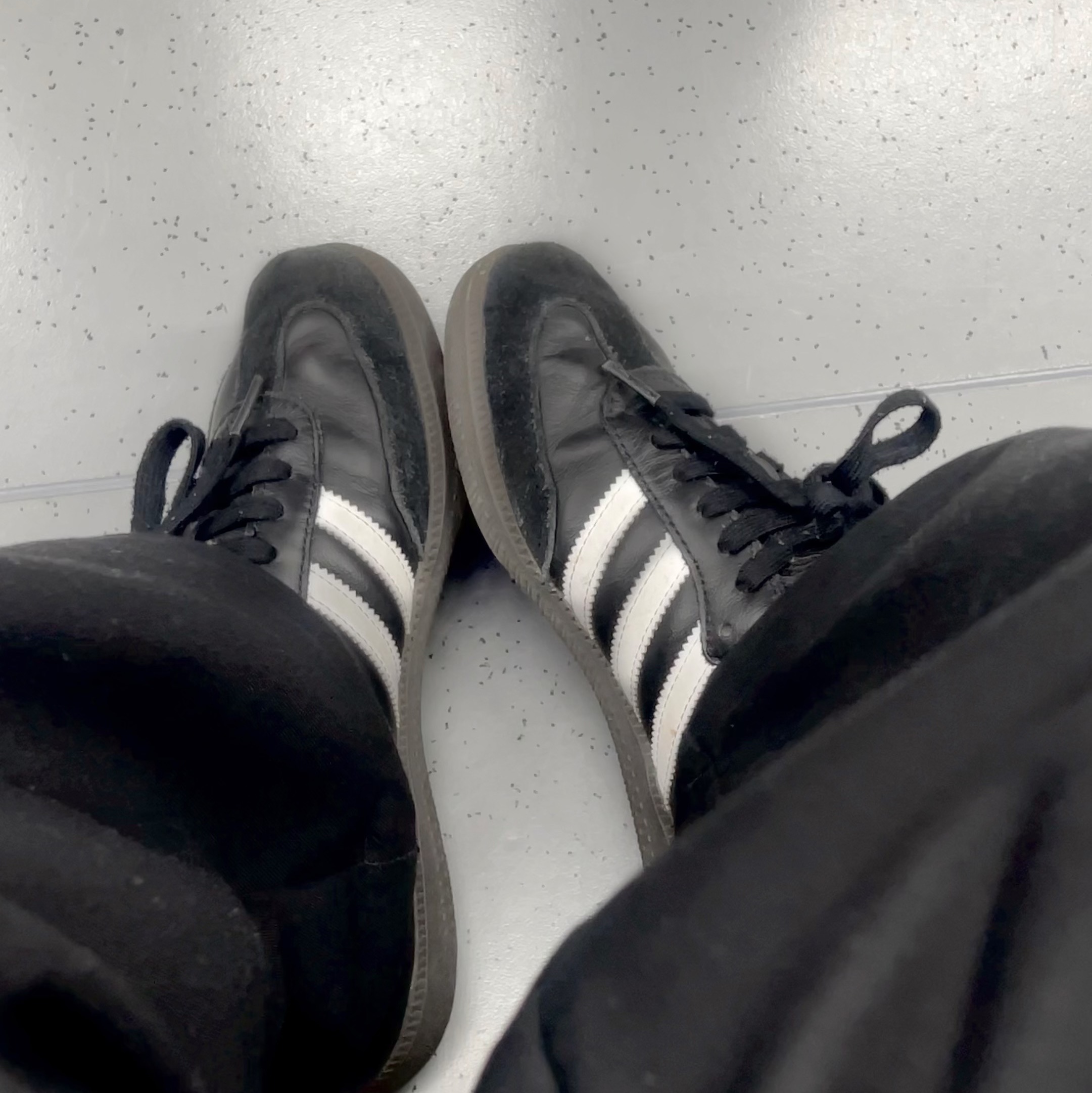 Adidas Samba OG Black White Gum 착용 스타일