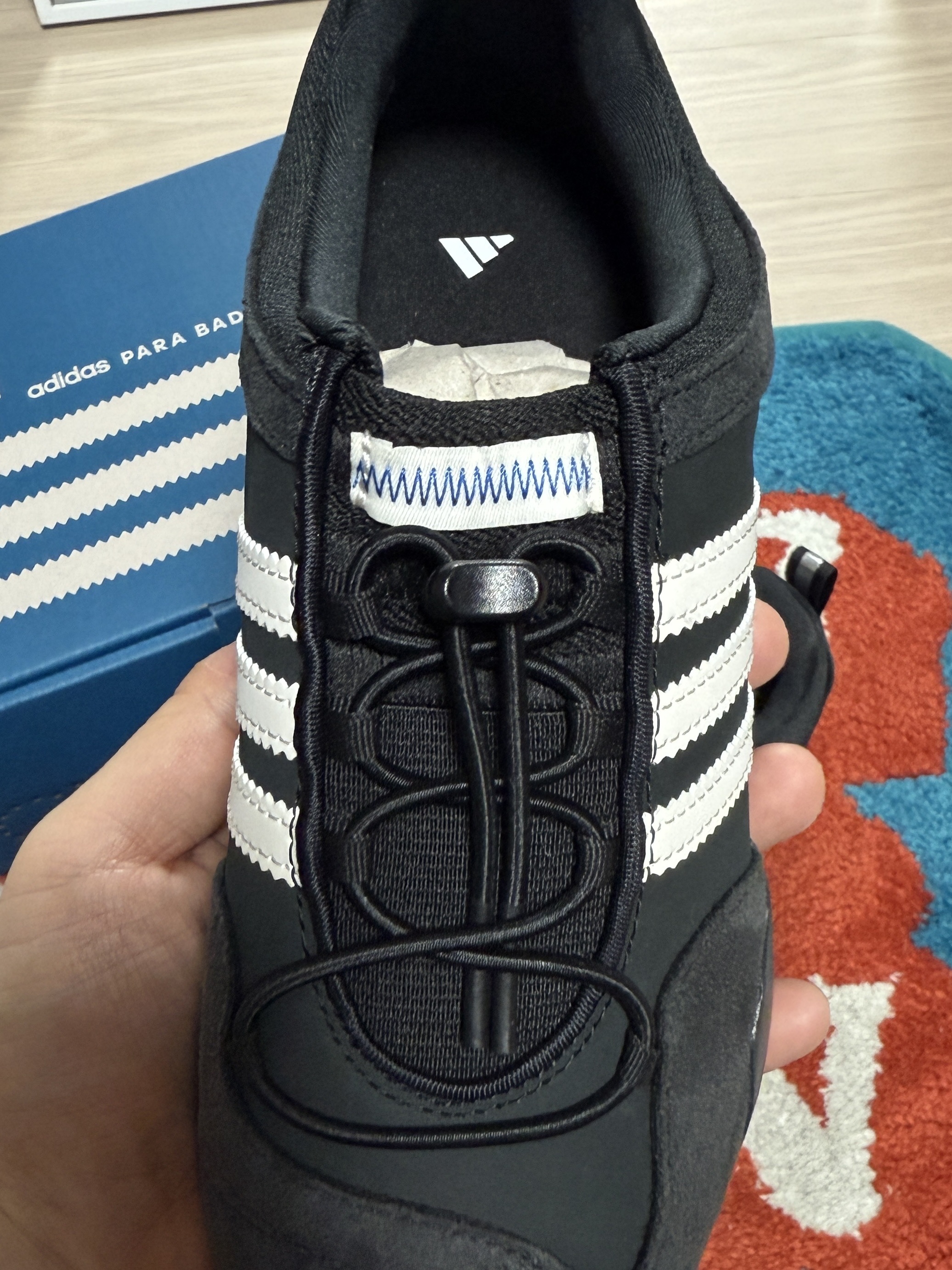 Adidas x Bad Bunny Ballerina Core Black Chalk White 착용 스타일 - 2