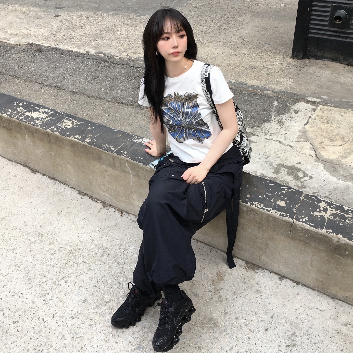 Thevinylhouse Broken Glass Tee White, Nike Shox TL Black Metallic Hematite 착용 스타일