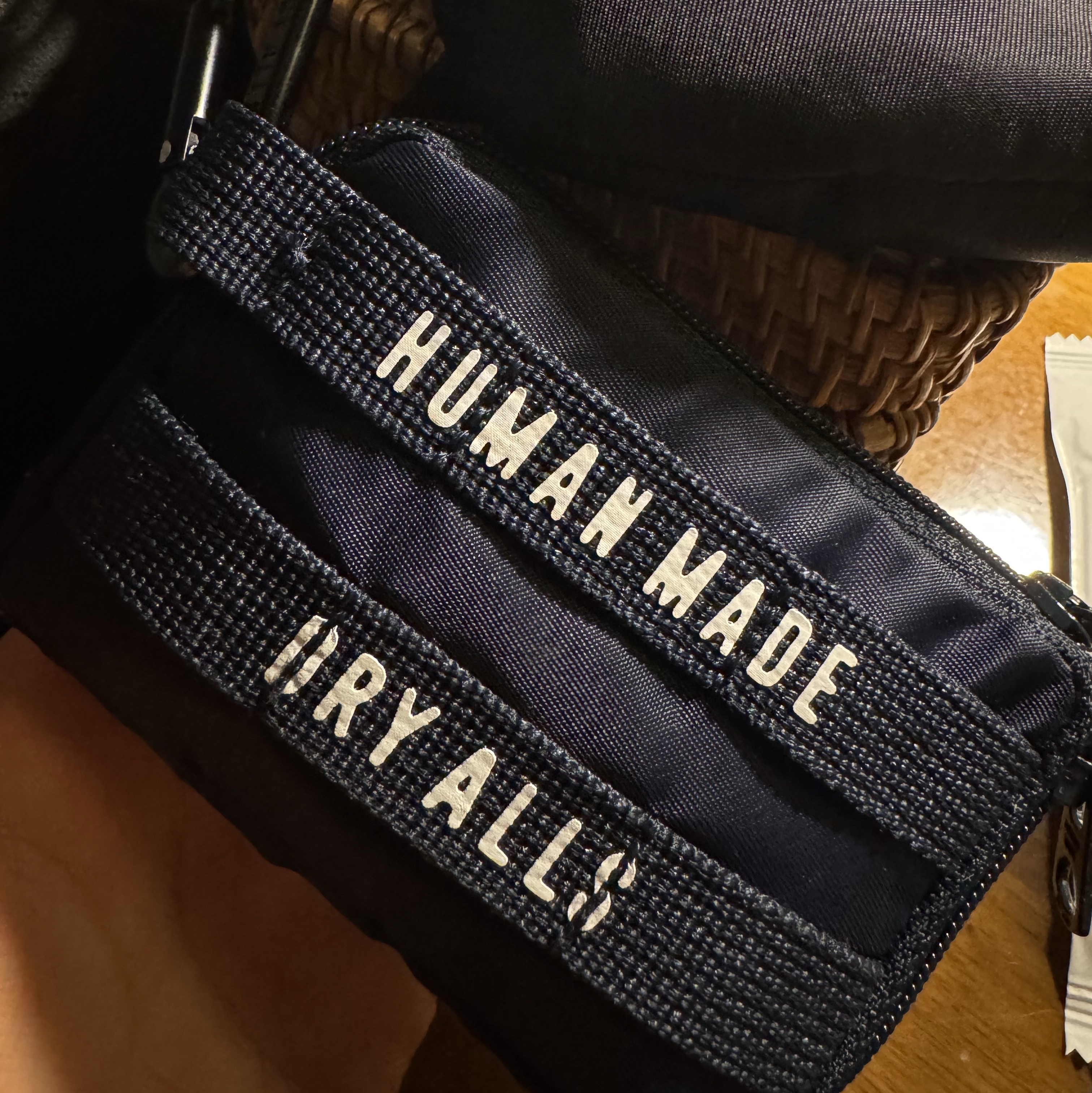 Human Made Military Card Case Navy 착용 스타일