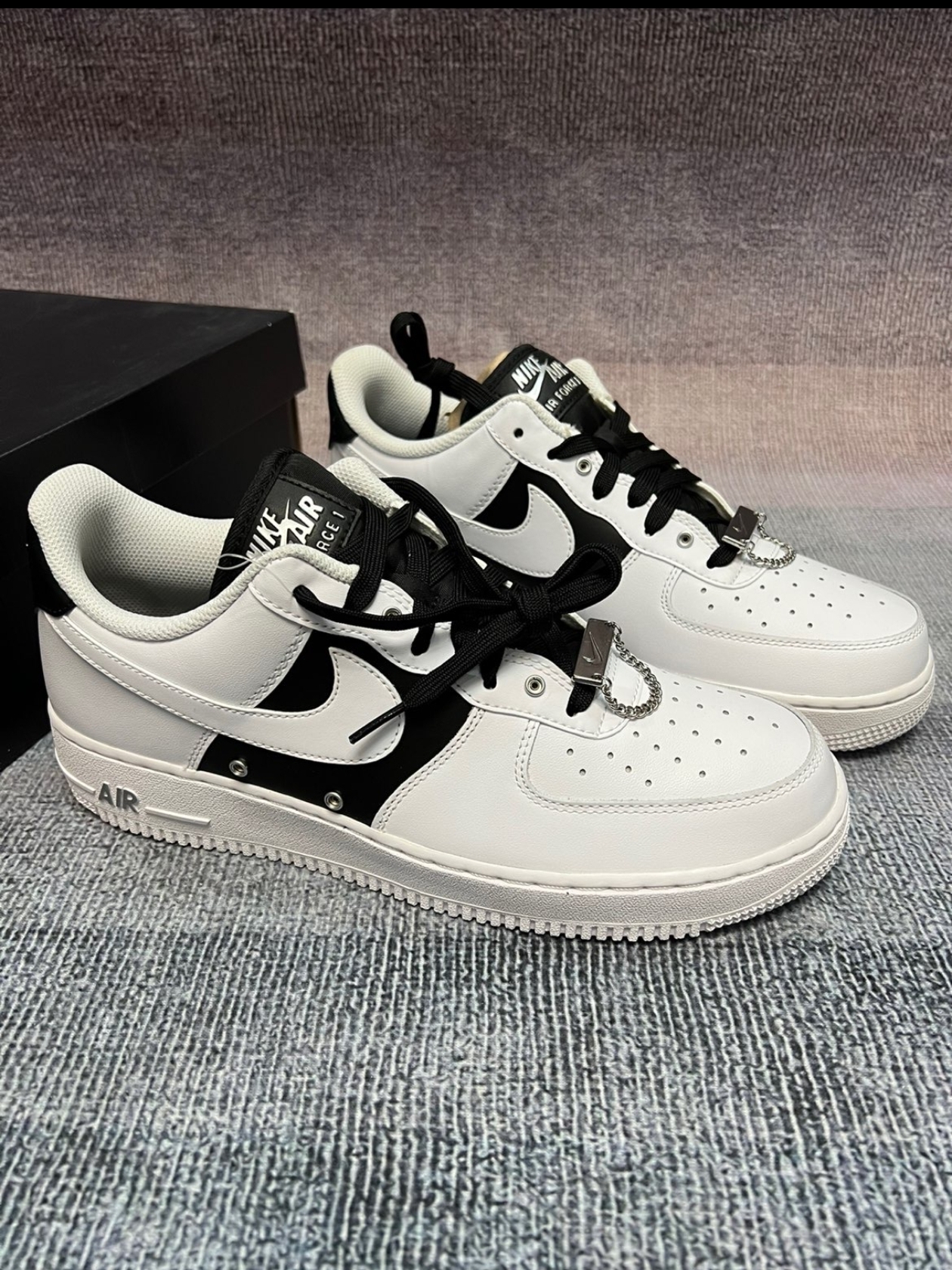Nike Air Force 1 '07 PRM White Black 착용 스타일 - 1