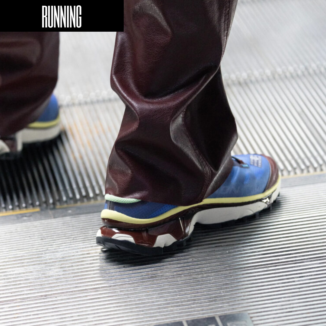 Salomon x MM6 Maison Margiela XT-4 Mule Black, Salomon x MM6 Maison Margiela Cap Deep Black 착용 스타일 - 4