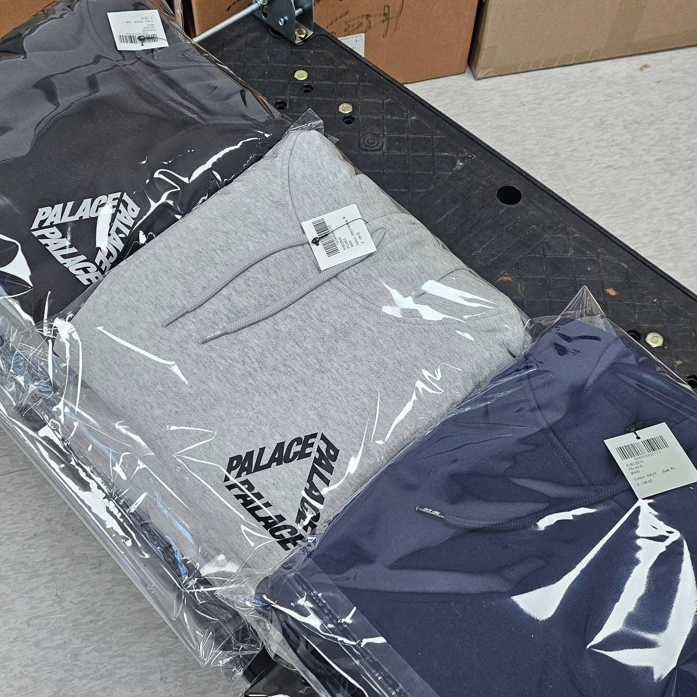 Palace Rose P3 Hood Black - 25SS, Palace Rose P3 Hood Grey Marl - 25SS 착용 스타일 - 1