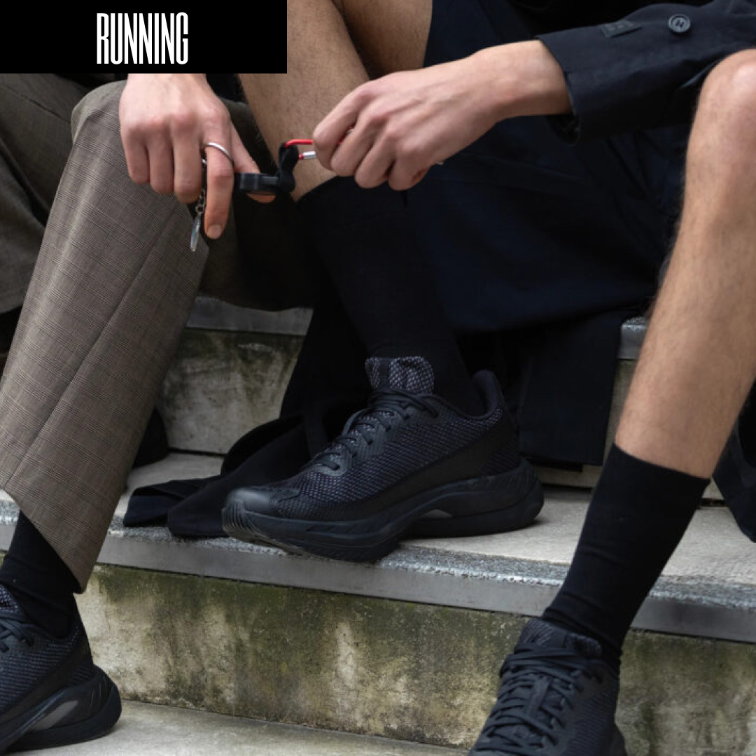 Salomon x MM6 Maison Margiela XT-4 Mule Black, Salomon x MM6 Maison Margiela Cap Deep Black 착용 스타일 - 2