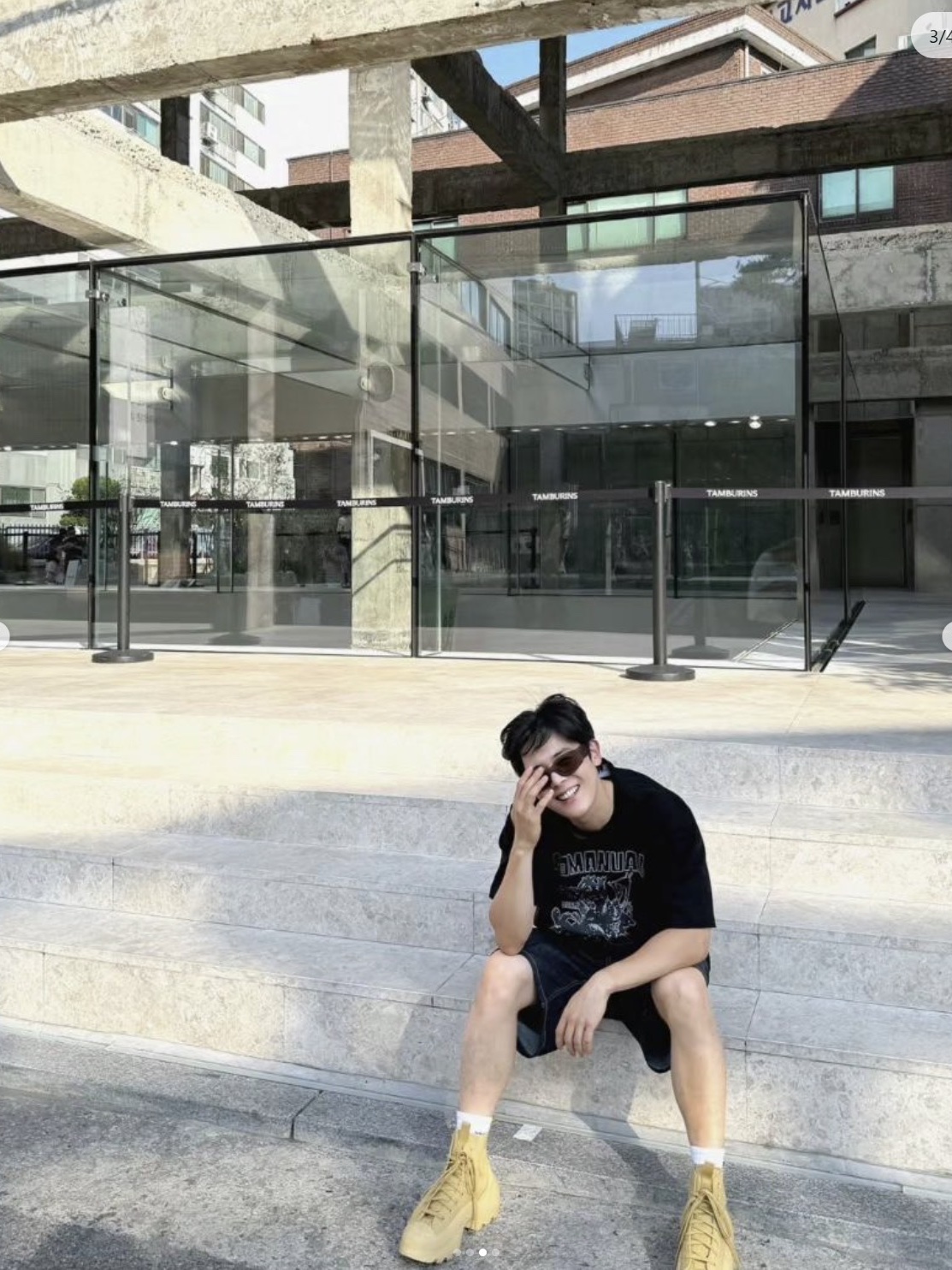 NOMANUAL S.P T-Shirt Black 착용 스타일 - 3