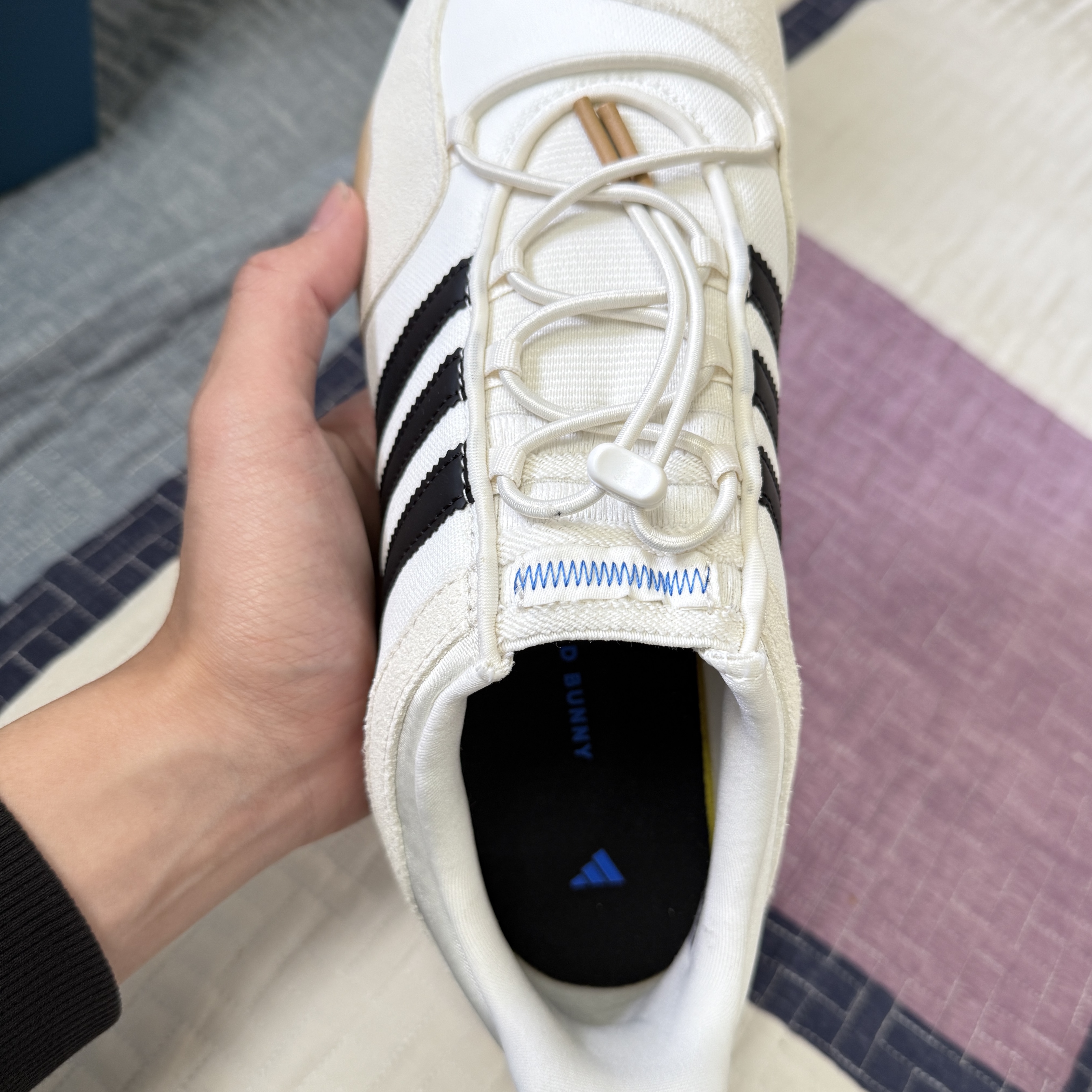 Adidas x Bad Bunny Ballerina Off White Core Black 착용 스타일 - 2