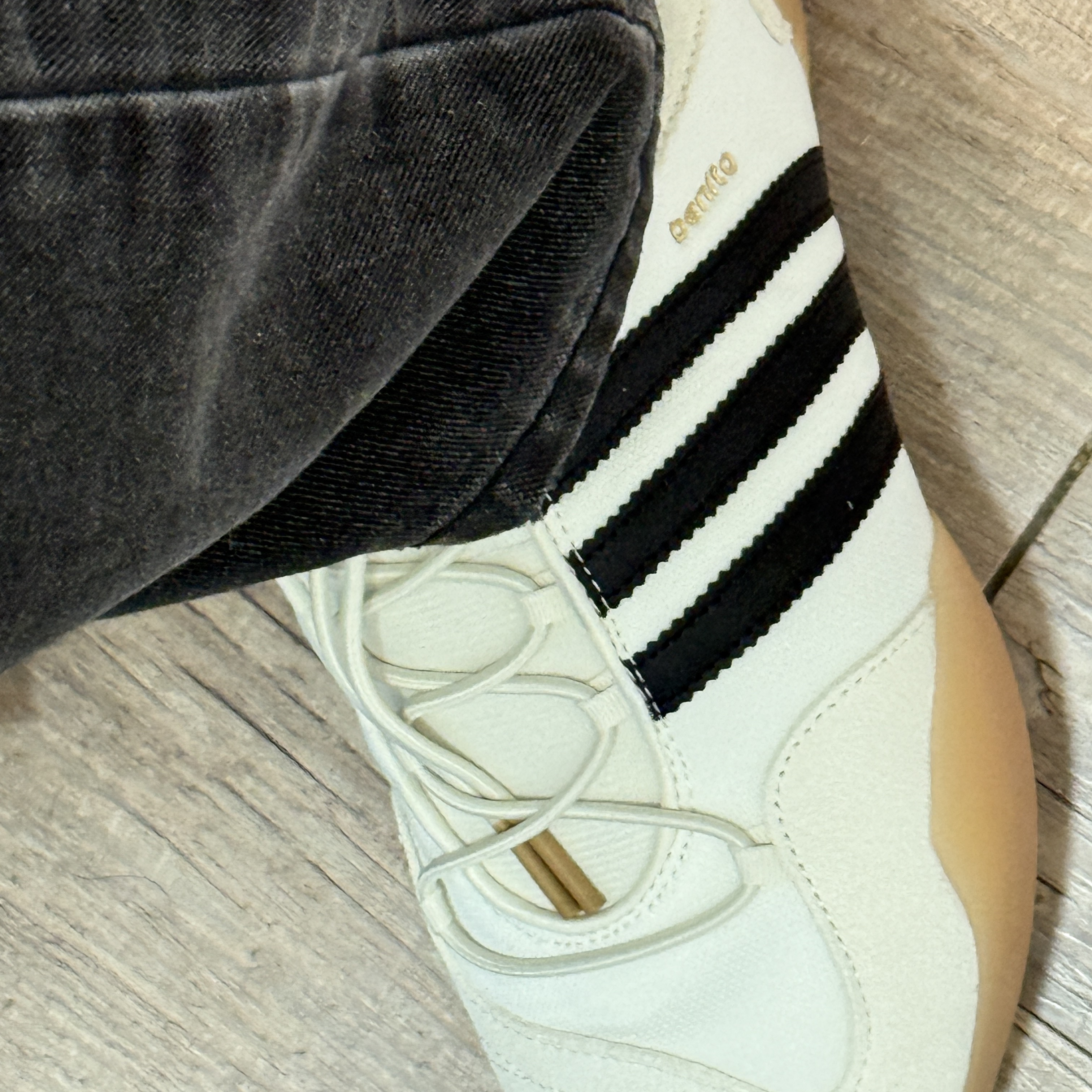 Adidas x Bad Bunny Ballerina Off White Core Black 착용 스타일 - 6