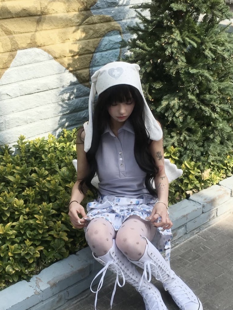 혼쿄 캉캉 홀터넥 드레스 그레이 착용 스타일