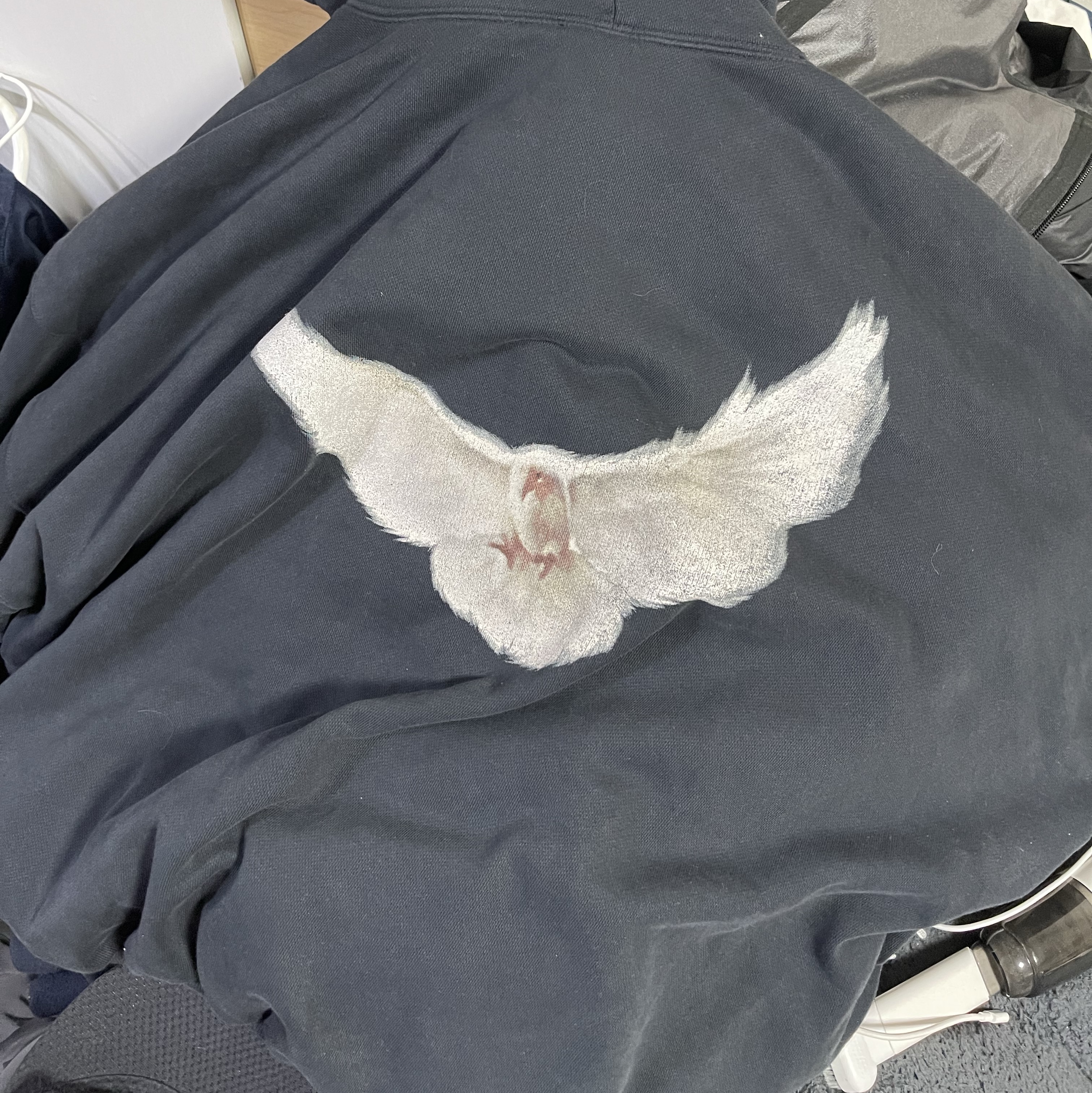 Yeezy Gap Engineered By Balenciaga Dove Hoodie Washed Black 착용 스타일