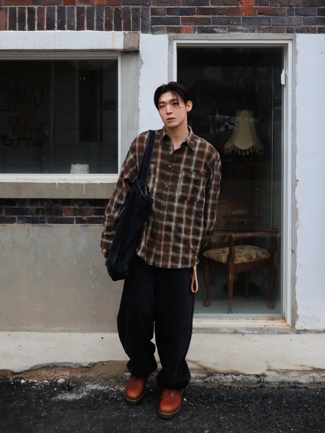 NOMANUAL O.D Check Shirt Brown 착용 스타일 - 2