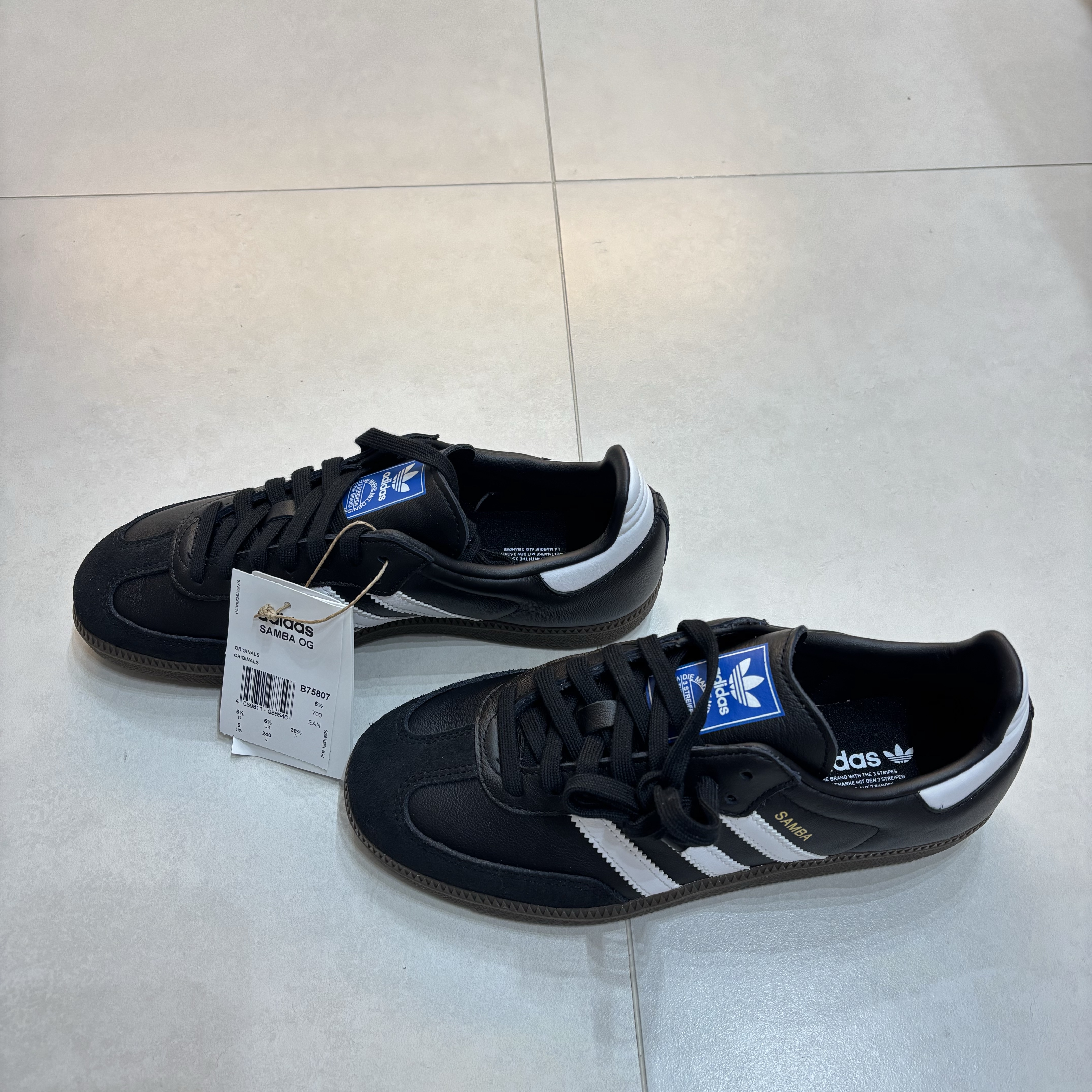 Adidas Samba OG Black White Gum 착용 스타일