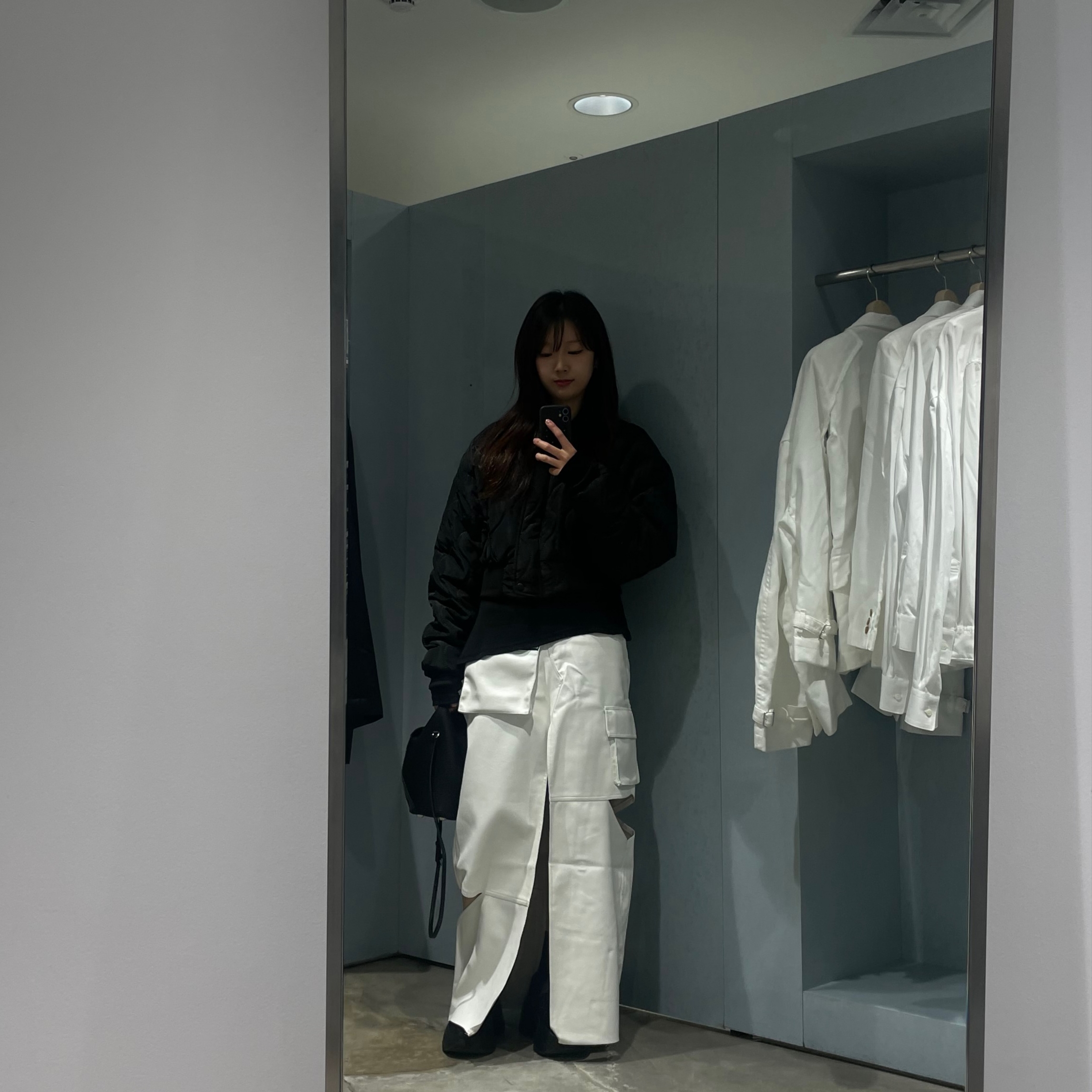 MM6 메종 마르지엘라 메쉬 클래식 크로스바디 재패니즈백 블랙, 살로몬 x 꼼데가르송 RX 메리 제인 플랫폼 블랙 착용 스타일 - 3