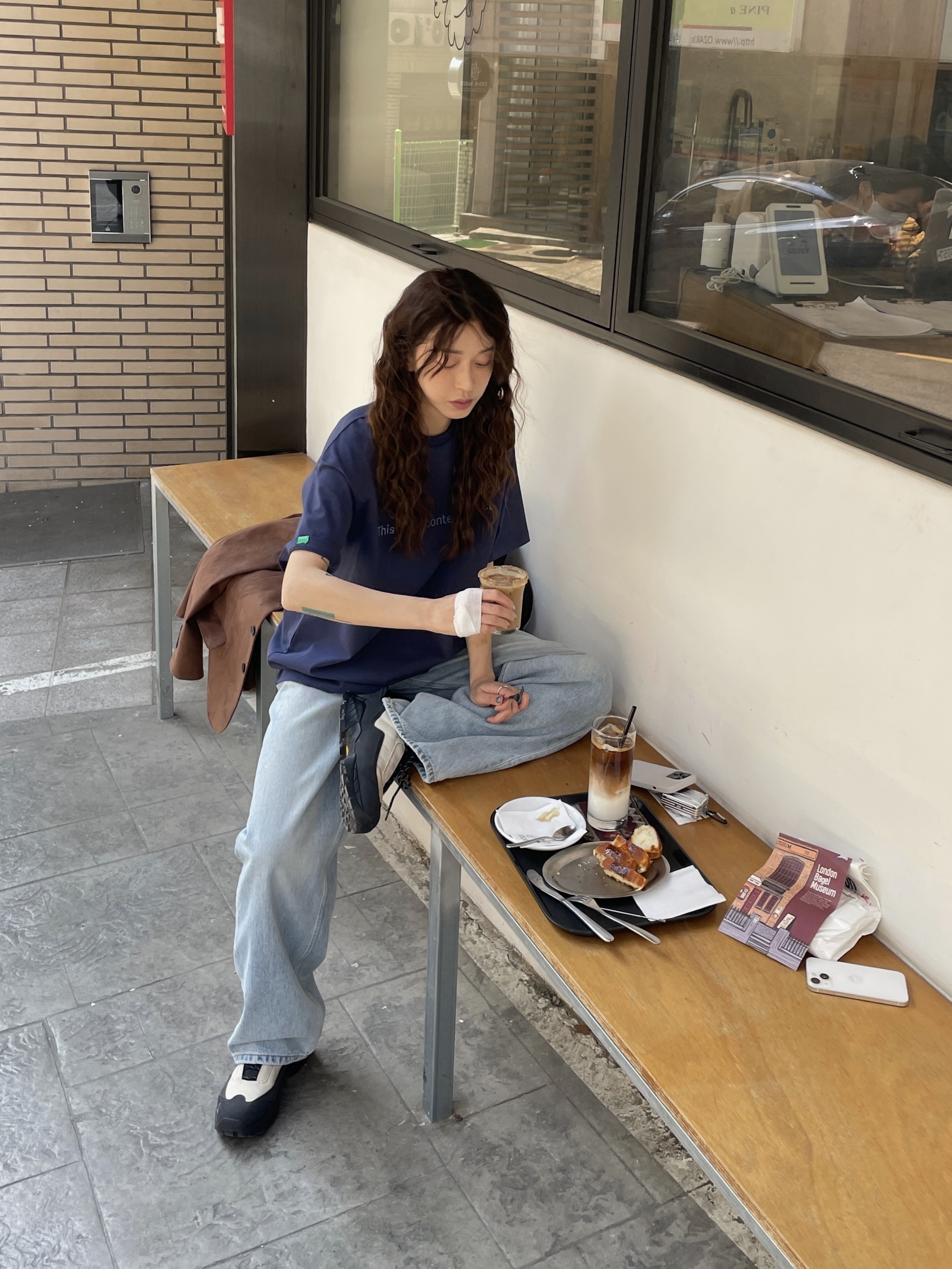 로아 하이킹 카타리나 샌드, 아크테릭스 헬리아드 15 백팩 블랙 착용 스타일 - 1