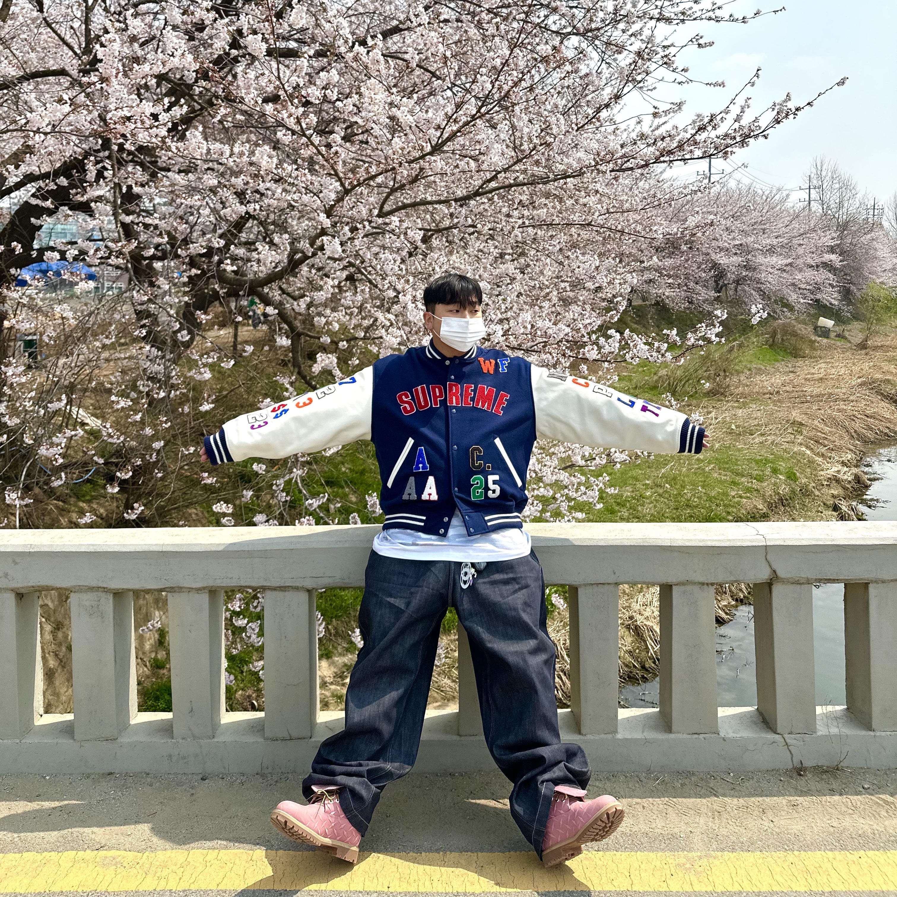 Supreme Praises Varsity Jacket Navy - 25SS, Timberland x Supreme Diamond Plate 6 Inch Premium Waterproof Boot Pink - 23FW - Medium 착용 스타일