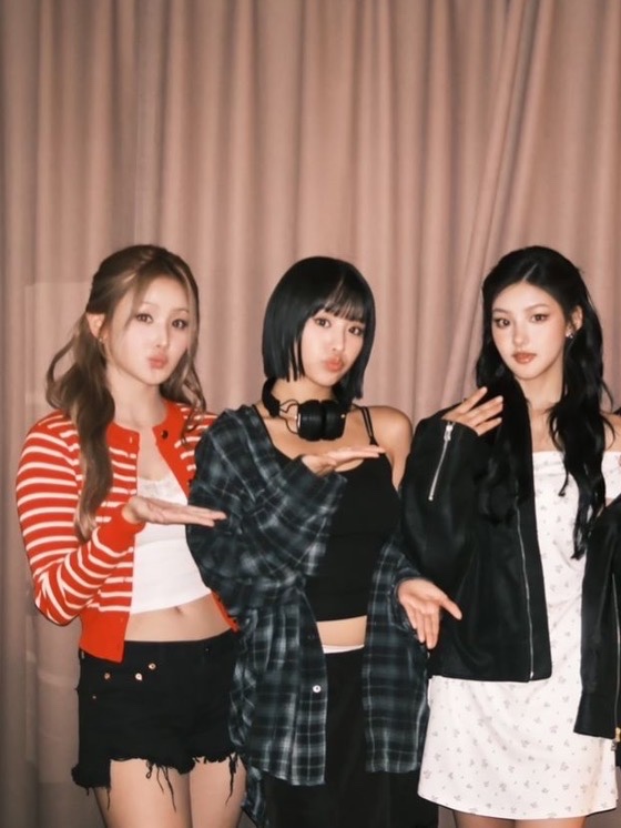 노매뉴얼 O.D 체크 셔츠 블랙 착용 스타일 - 1