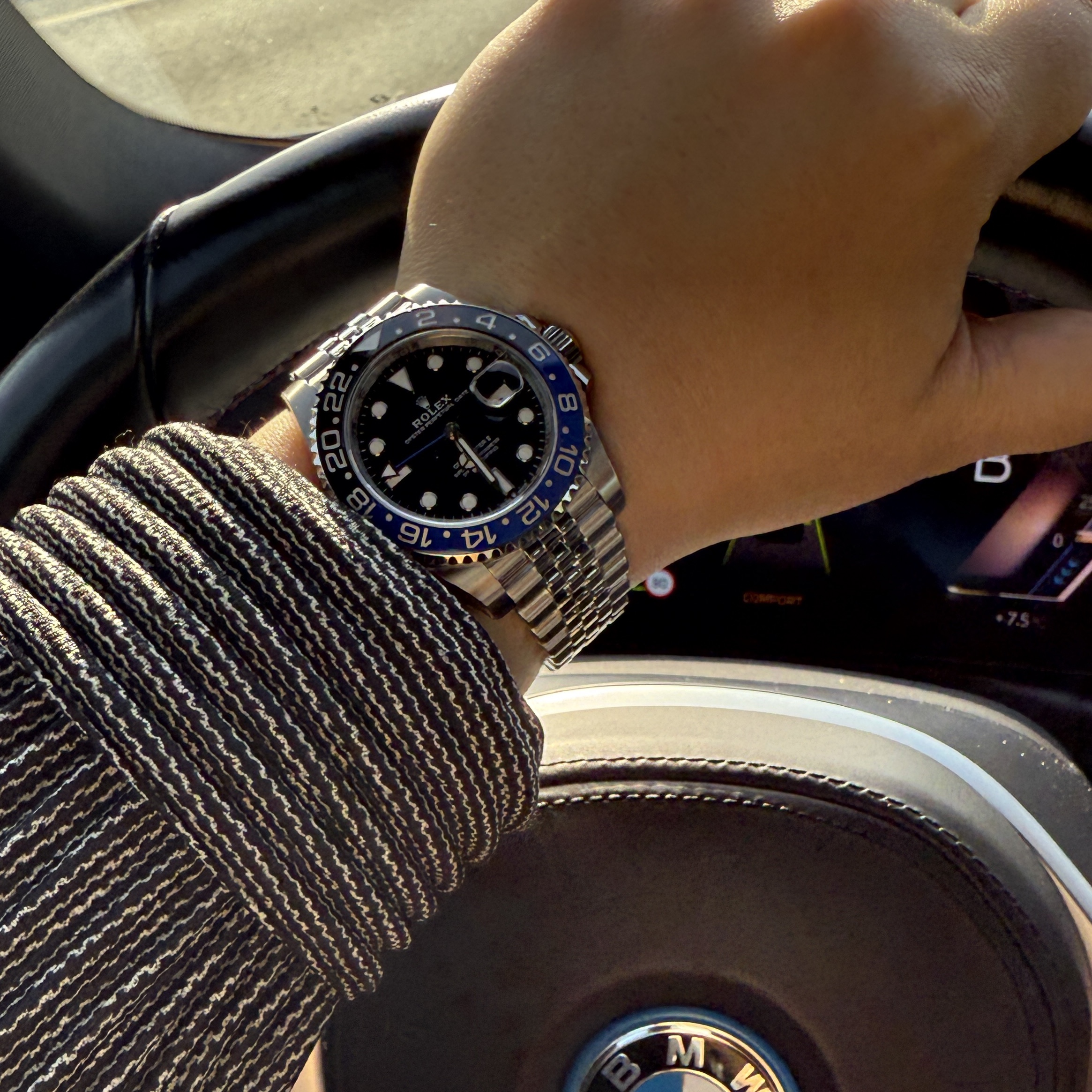 Rolex GMT-Master II 40mm 126710BLNR Black Jubilee 착용 스타일