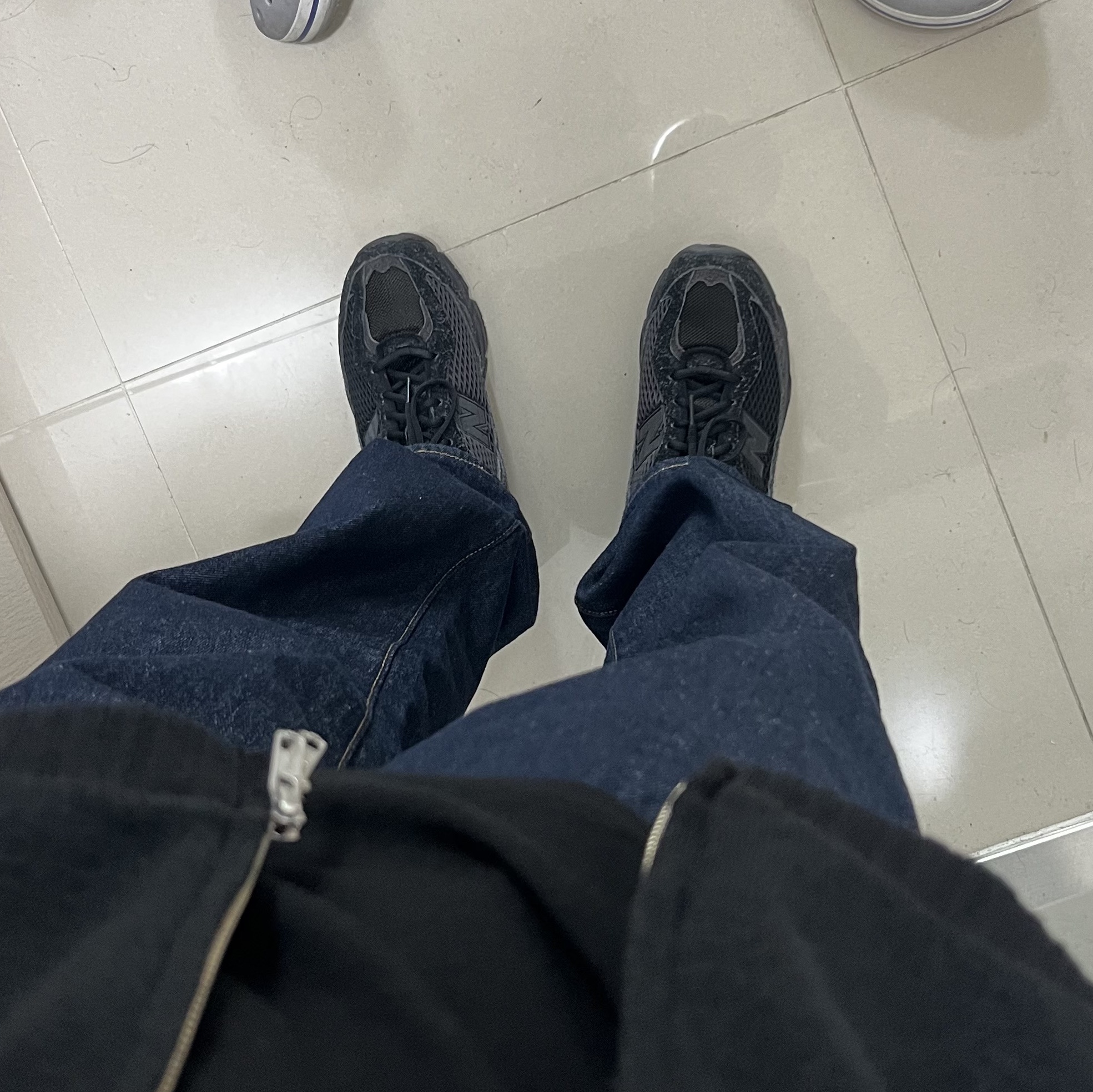 New Balance 509 Black Castle Grey, Levi's 568 Loose Straight Jeans Dark Indigo 착용 스타일
