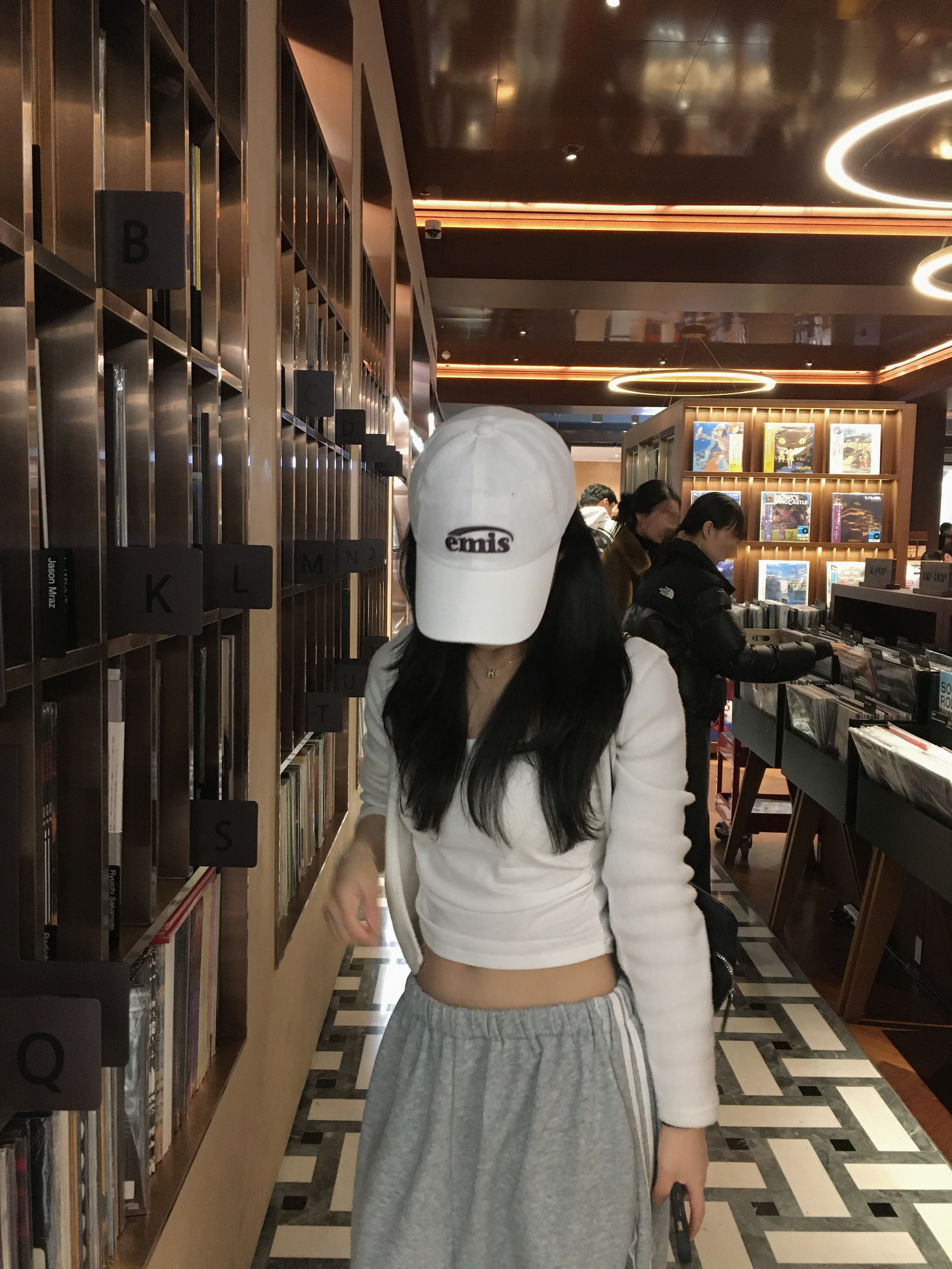 Emis New Logo Emis Cap White, [예약배송] Heeari Aurora Shirring Bag Black 착용 스타일 - 1