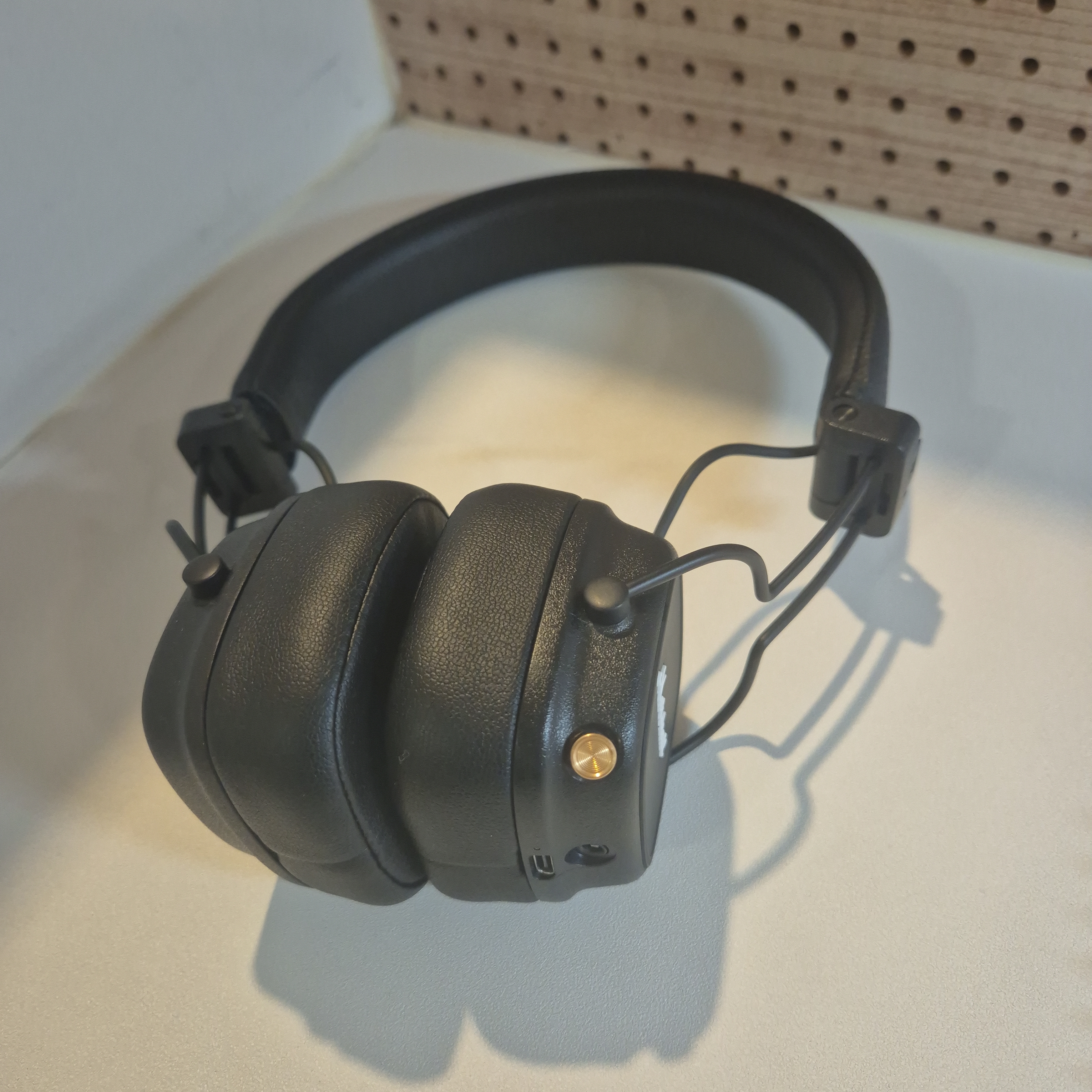 Marshall Major IV Black (Korean Ver.) 착용 스타일