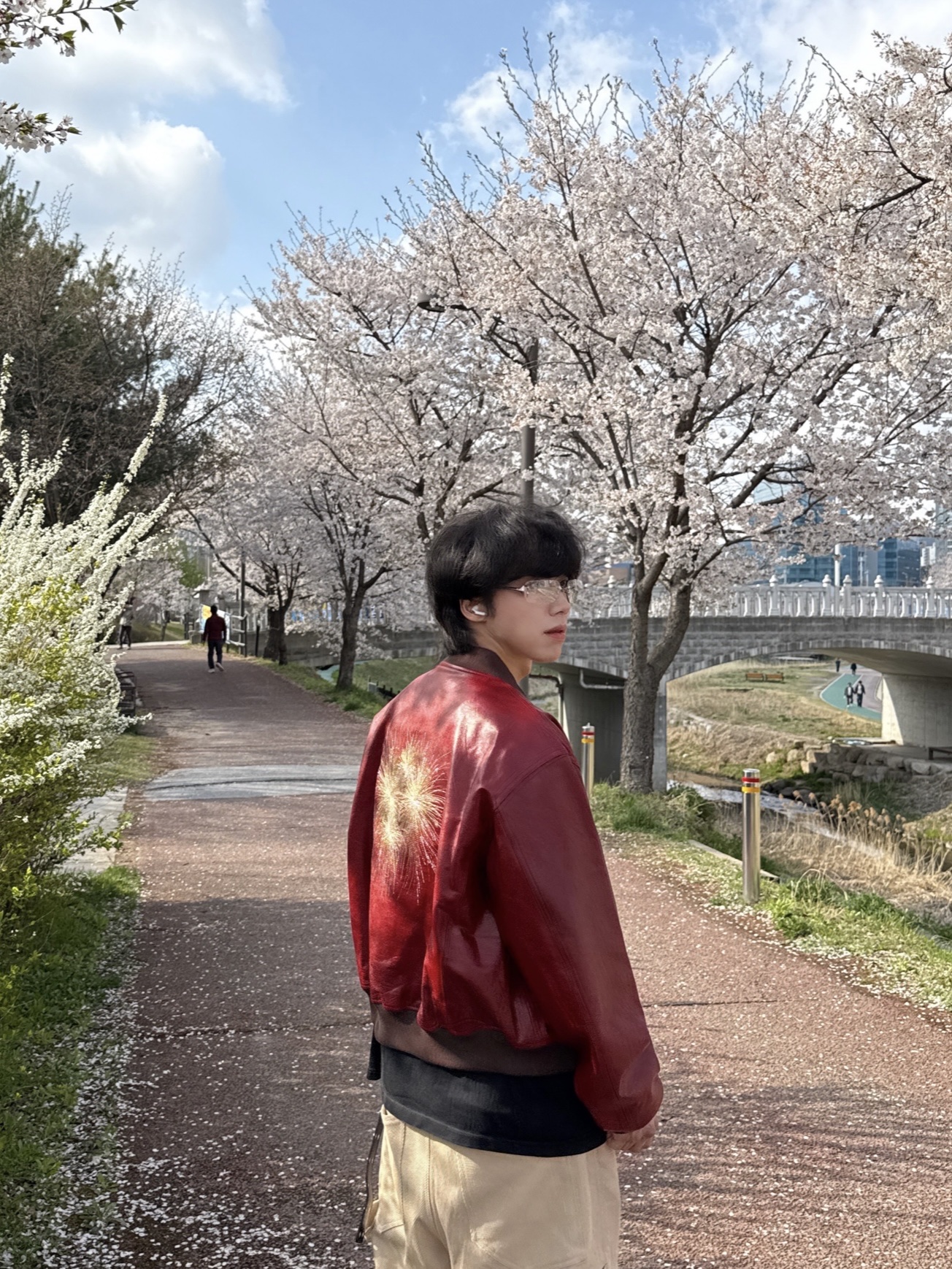 Undermycar Hommage Embraced The Fireworks Goatskin Blouson Red - 24FW, Kamien x MJD Double Hole Belt Black Shearling Calfskin 착용 스타일 - 3