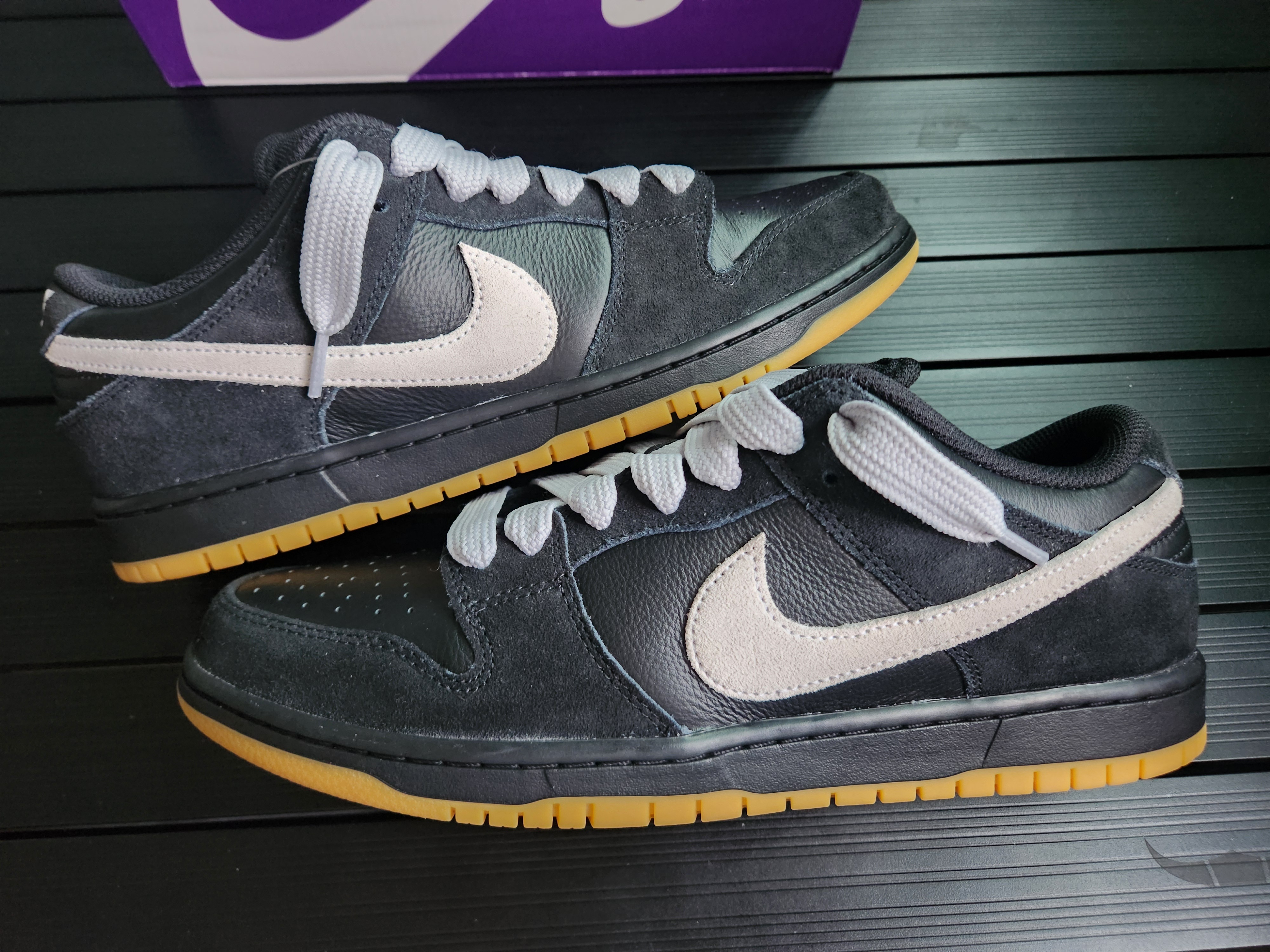 Nike SB Dunk Low Pro Black White 착용 스타일 - 1