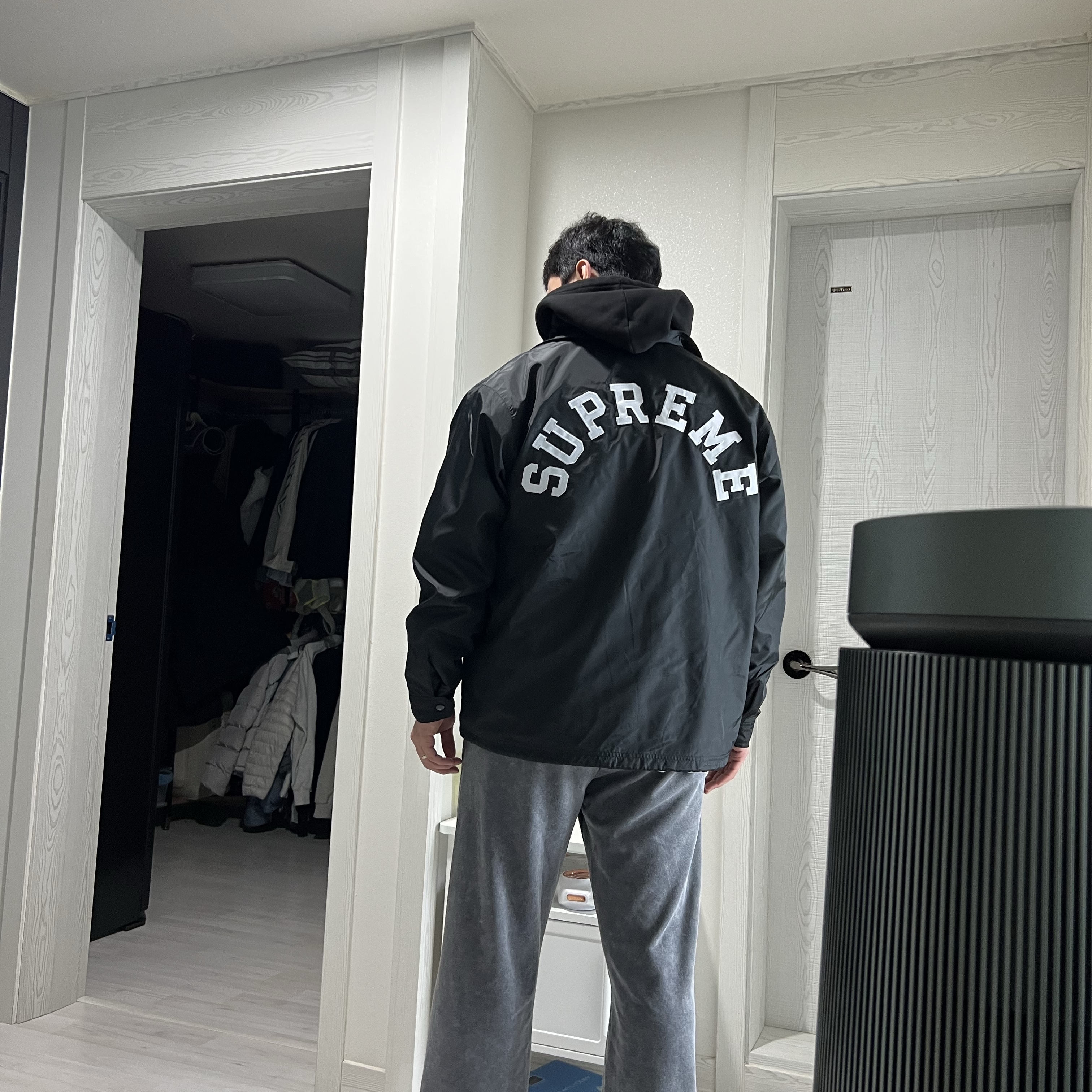 Supreme x Champion Coaches Jacket Black - 24SS 착용 스타일