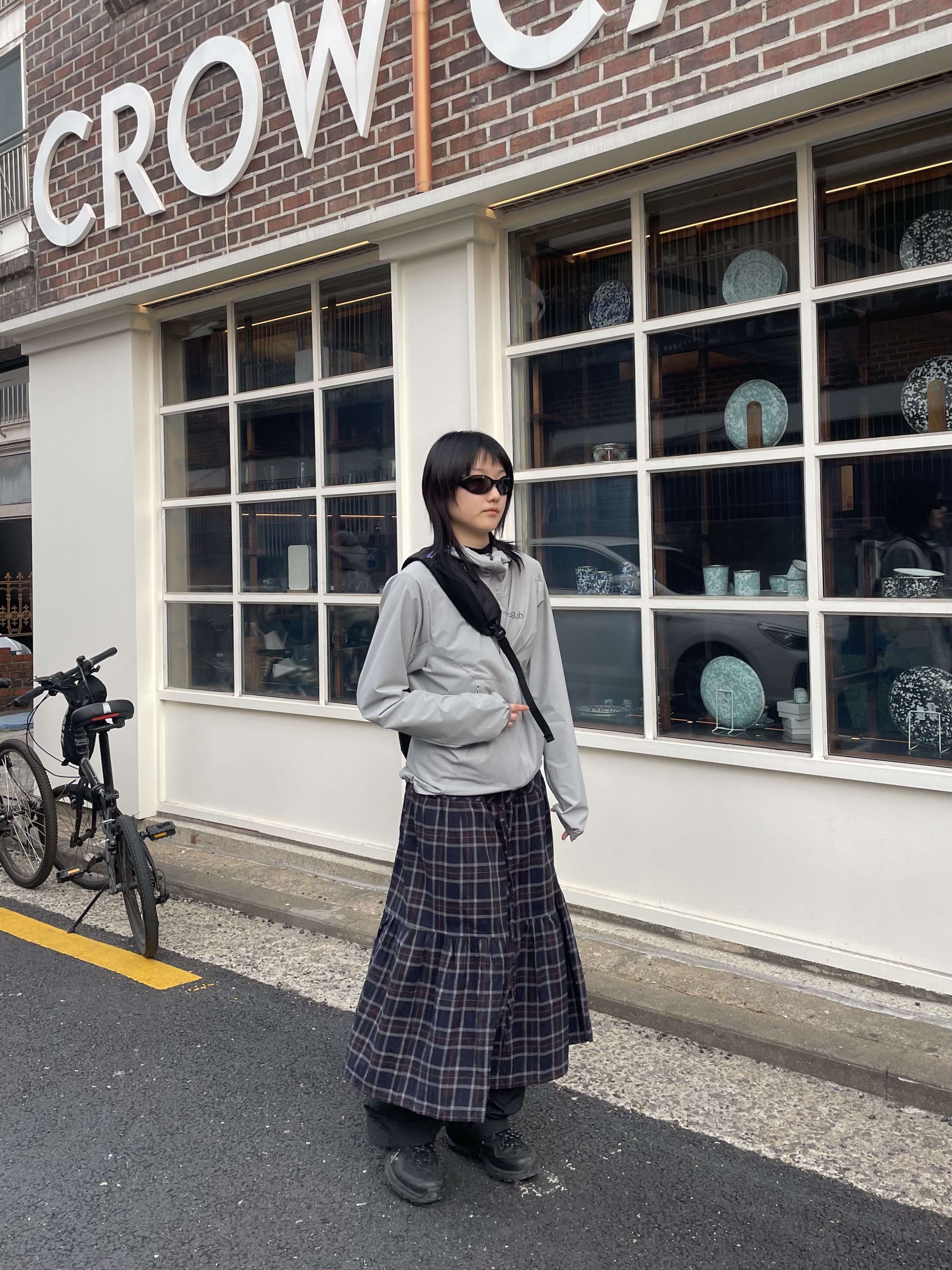 Rab Borealis Hoody Jacket Light Zinc, Oakley Eye Jacket Redux Matte Black Frame Prizm Grey Lenses High Bridge Fit 착용 스타일 - 1