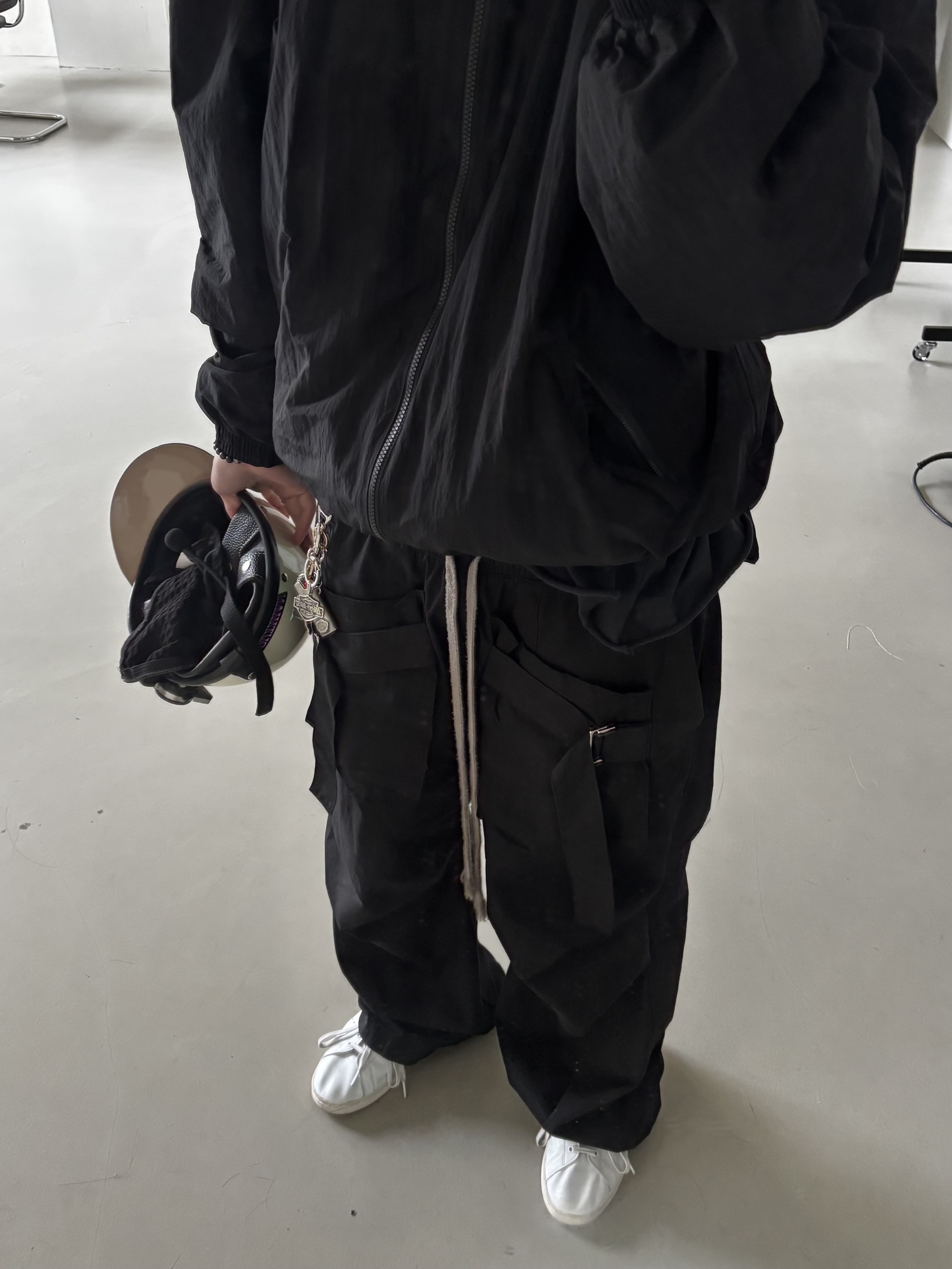 Wapworks Worksout Track Jacket, Wapworks Wide Safety Cargo Pants Black 착용 스타일 - 1