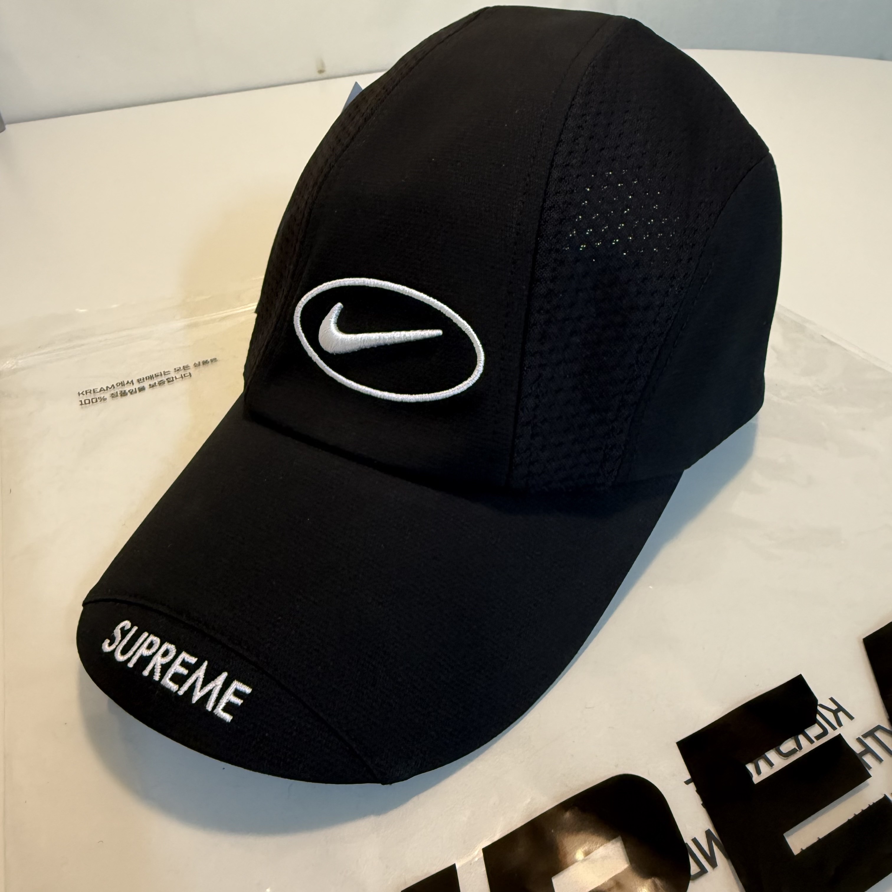 Supreme x Nike Running Hat Black - 25SS 착용 스타일