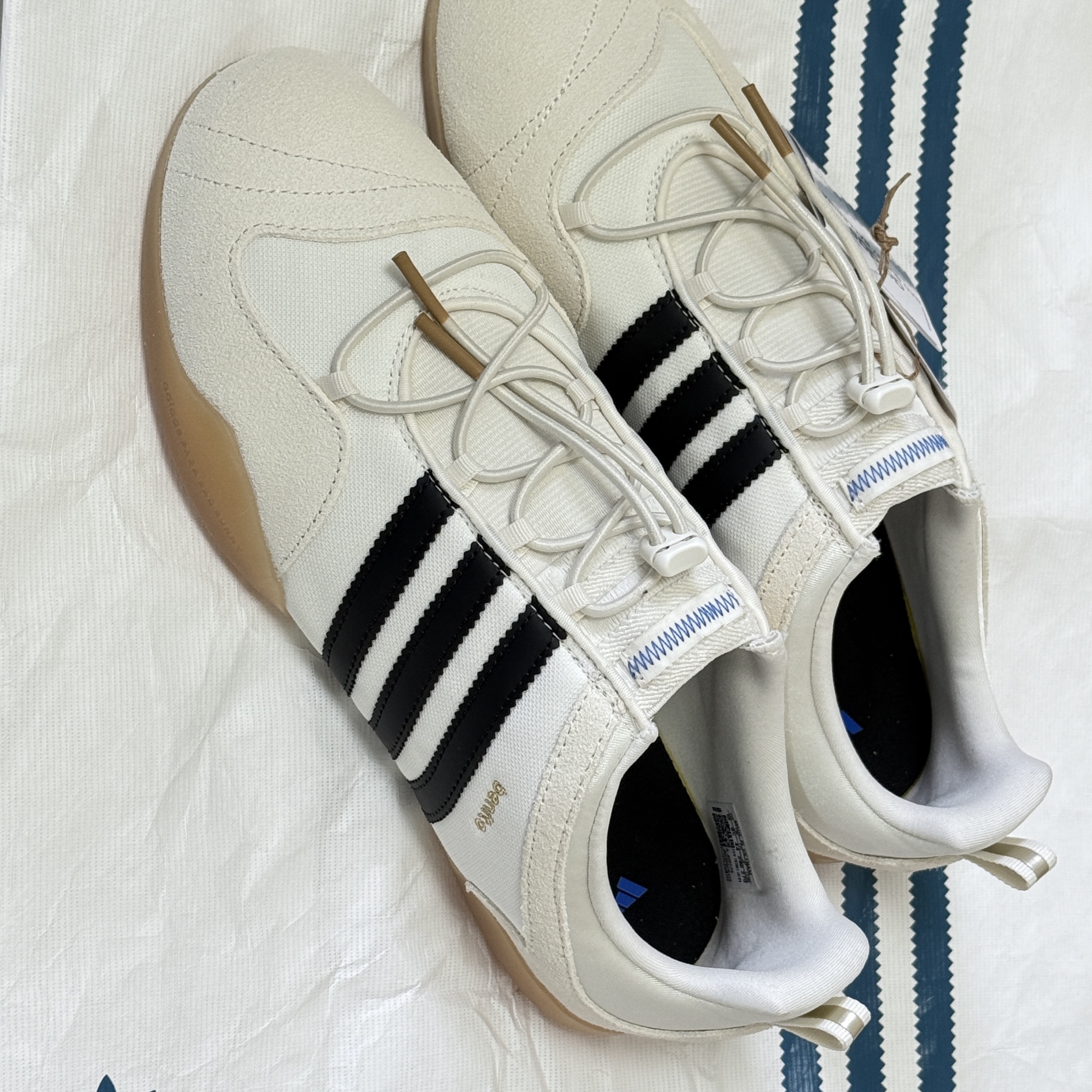 Adidas x Bad Bunny Ballerina Off White Core Black 착용 스타일 - 5