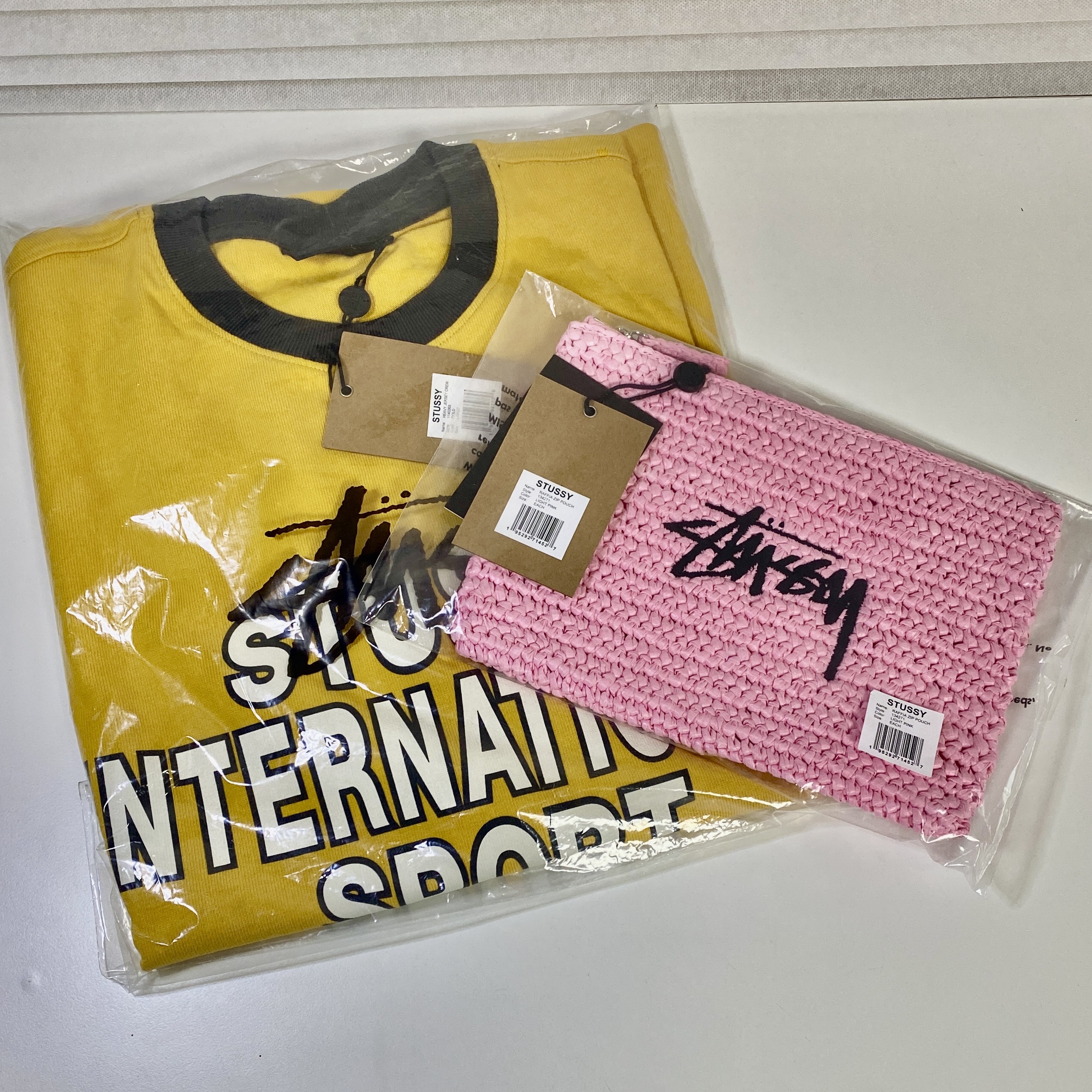 Stussy Woven Zip Pouch Light Pink, Stussy Heavy Jersey Sport T-Shirt Gold 착용 스타일