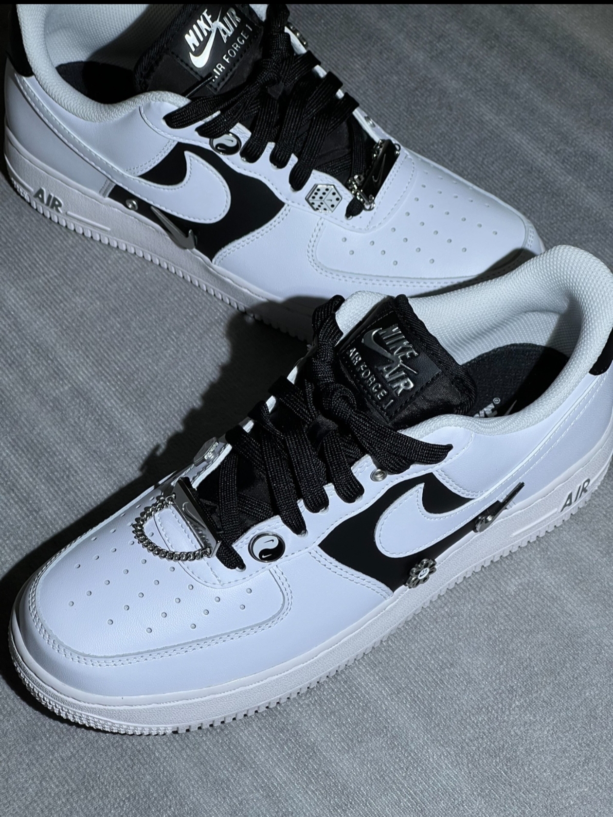 Nike Air Force 1 '07 PRM White Black 착용 스타일 - 2