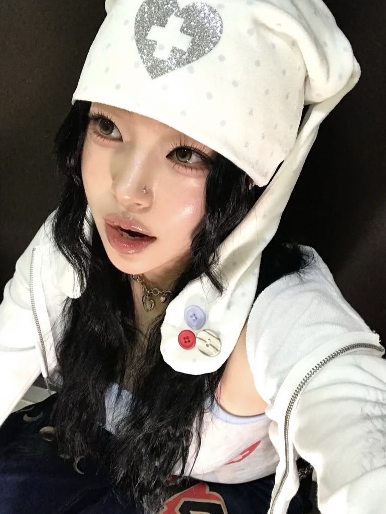 Honkyo Bunny Beanie Dot White 착용 스타일