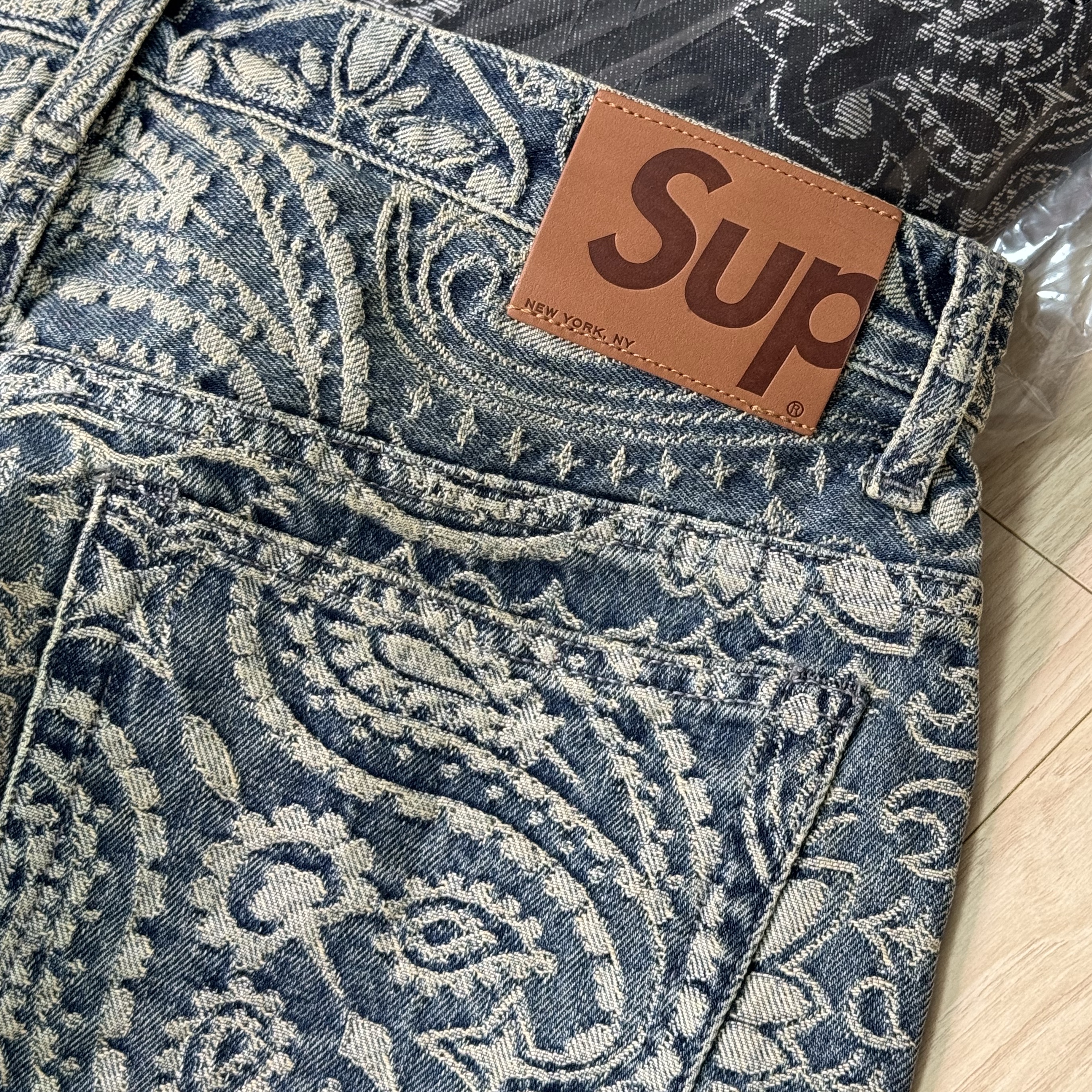 Supreme Bandana Jacquard Baggy Jean Blue - 25SS 착용 스타일 - 3
