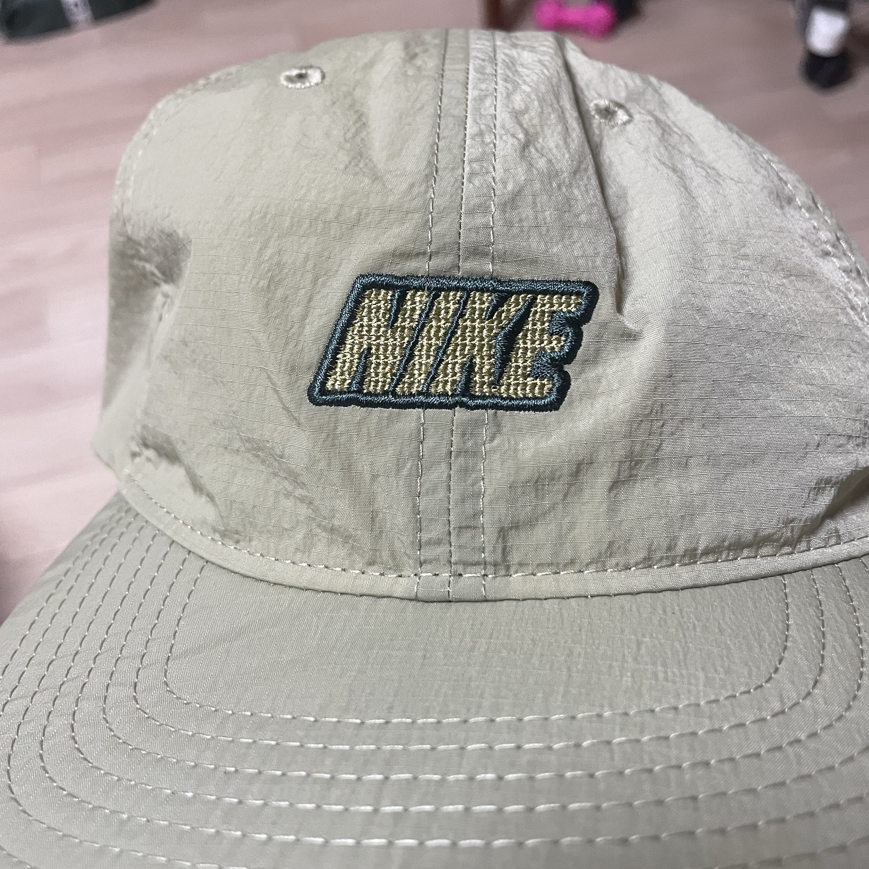 Nike Club Unstructured Flat Bill Outdoor Cap Black Neutral Olive 착용 스타일