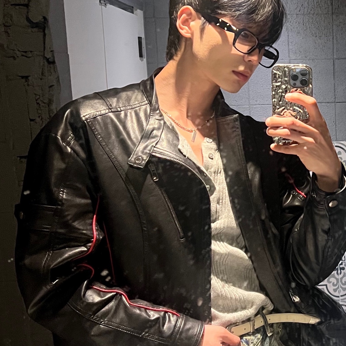 젠틀 몬스터 x 메종 마르지엘라 MM212 블랙 클리어 착용 스타일 - 1
