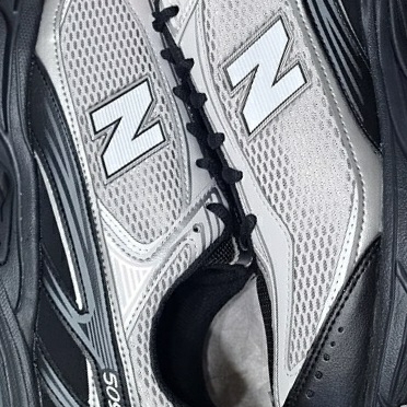 New Balance 509 Black Gray 착용 스타일