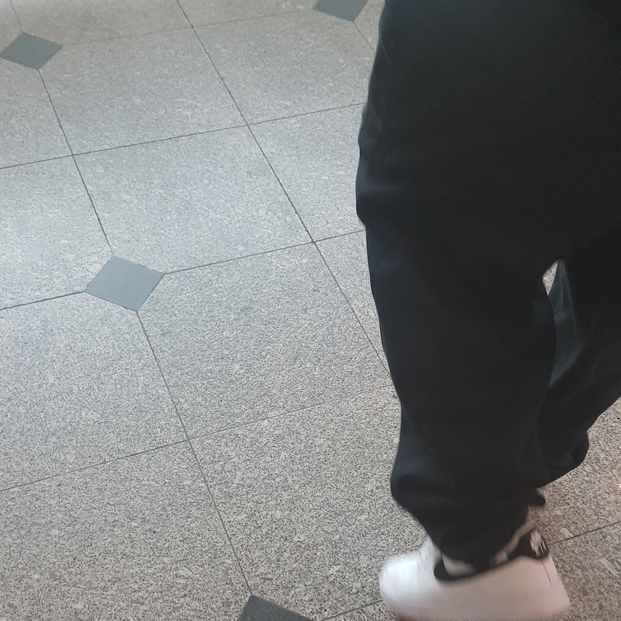 Nike Air Force 1 Low White Black 착용 스타일