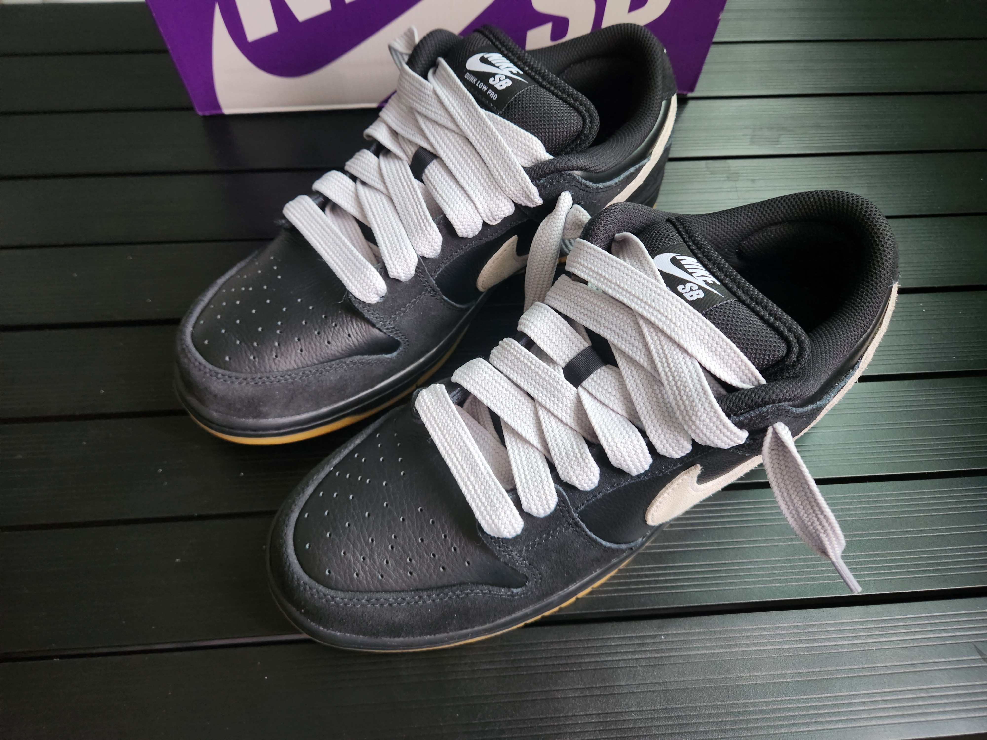 Nike SB Dunk Low Pro Black White 착용 스타일 - 5