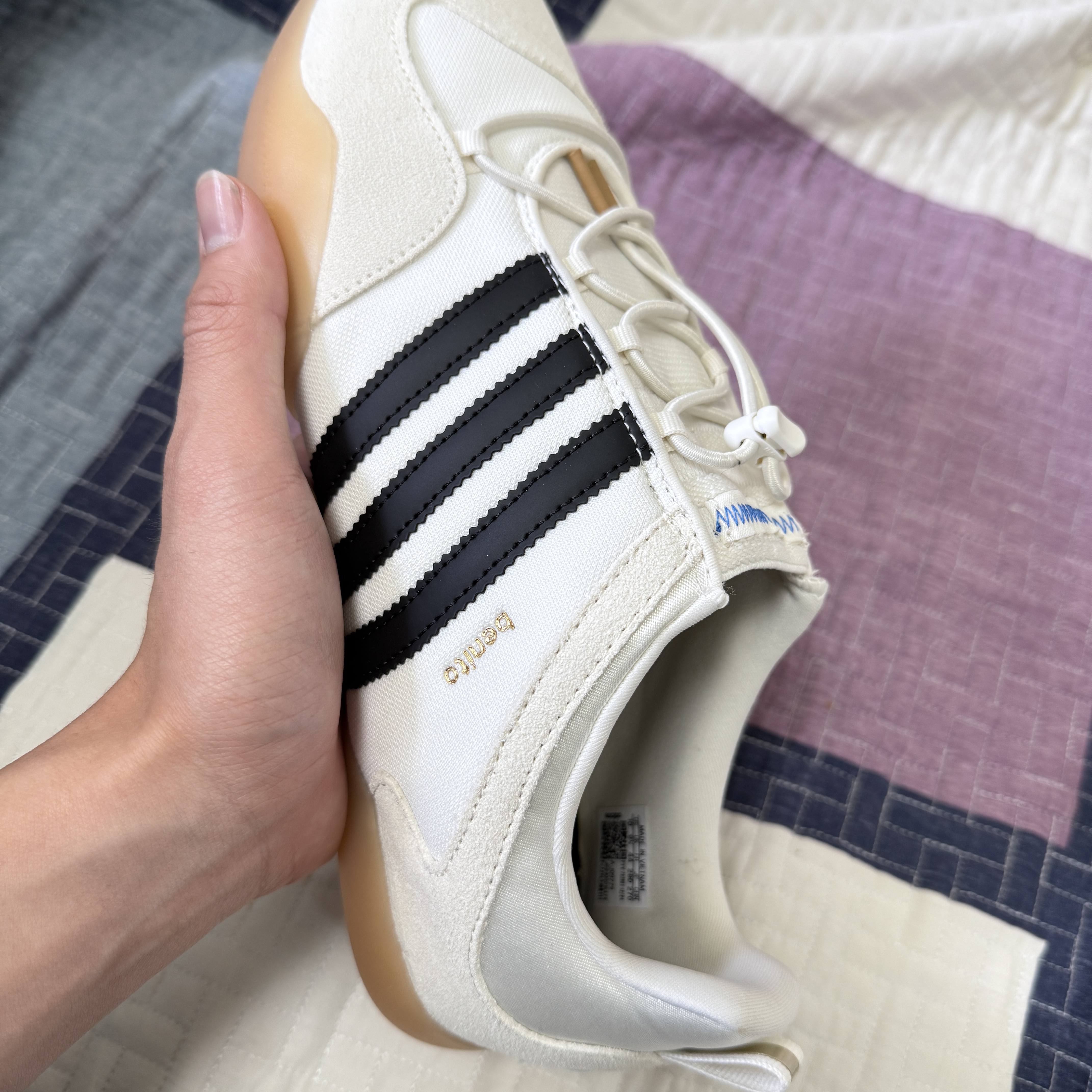 Adidas x Bad Bunny Ballerina Off White Core Black 착용 스타일 - 4