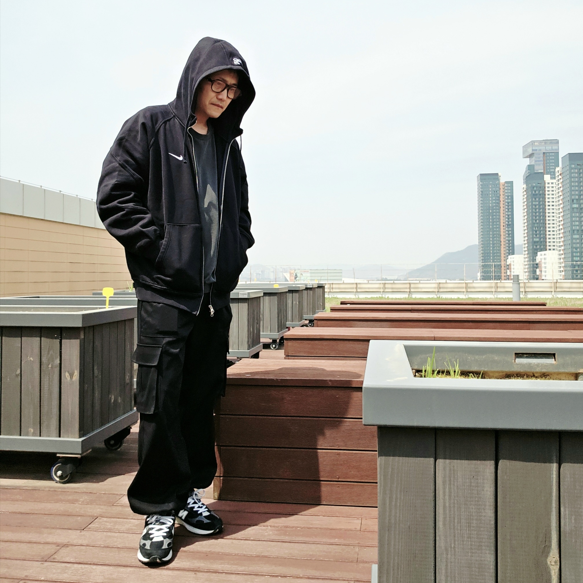 Supreme x Nike Zip Up Hooded Sweatshirt Black - 25SS, New Balance 992 Made in USA Core Black Grey 착용 스타일