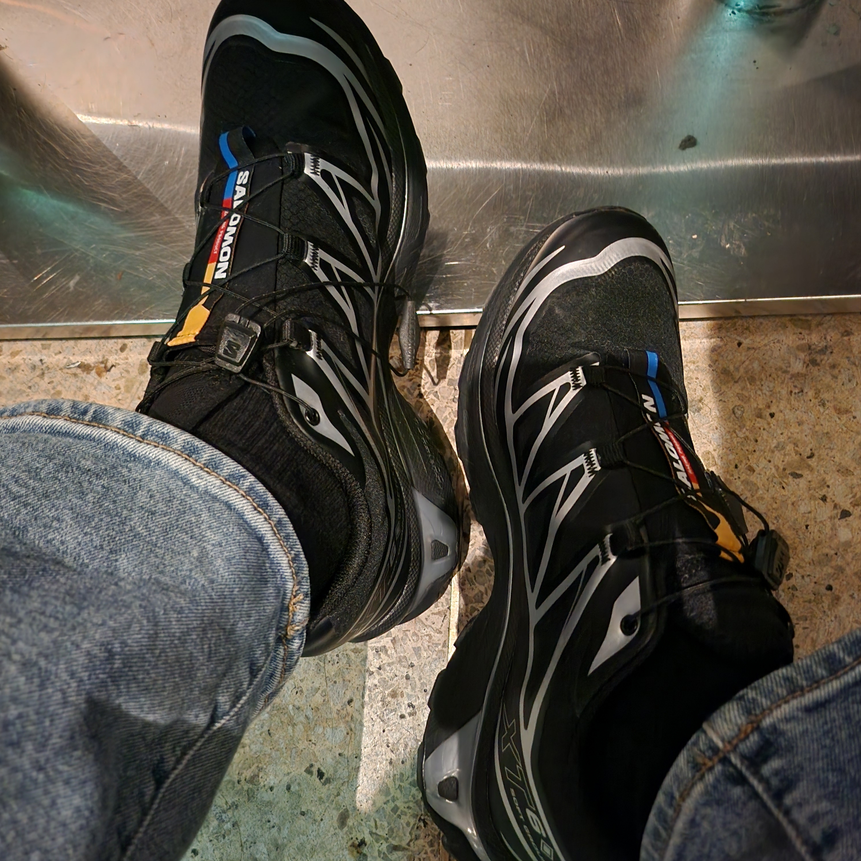 Salomon XT-6 GTX Black Silver 착용 스타일