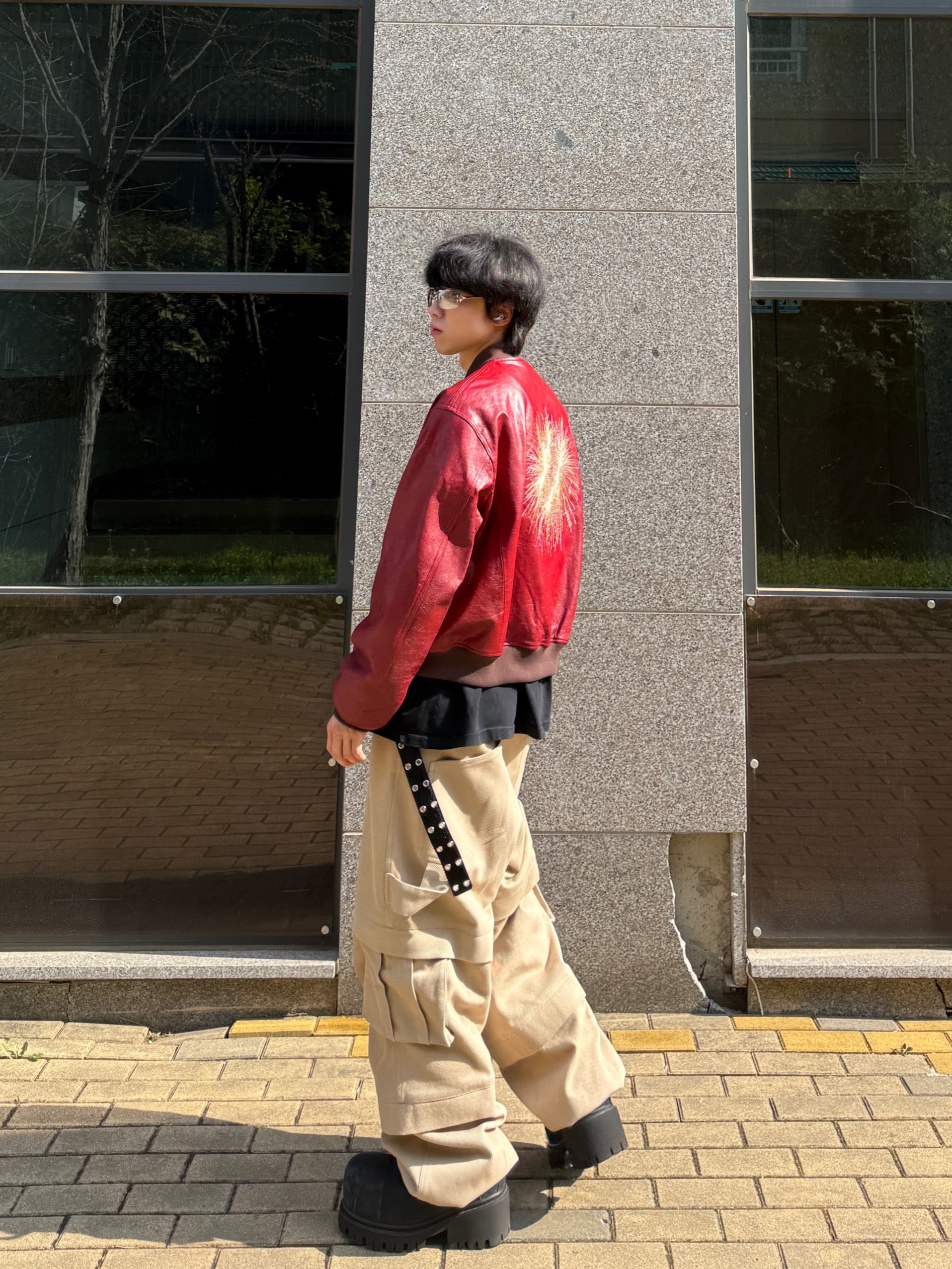 Undermycar Hommage Embraced The Fireworks Goatskin Blouson Red - 24FW, Kamien x MJD Double Hole Belt Black Shearling Calfskin 착용 스타일 - 1