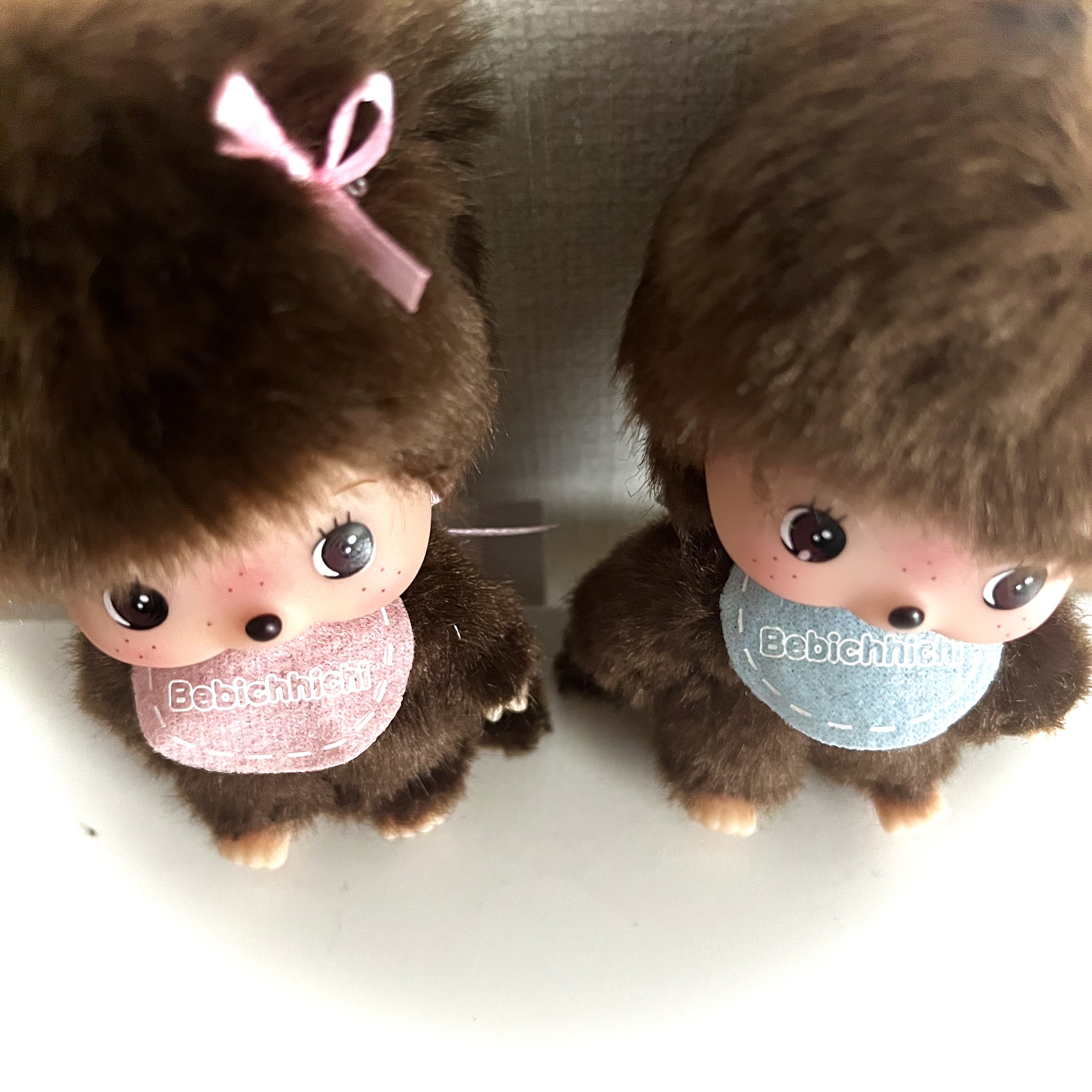 몬치치 베비치치 빅헤드 SS 보이 키 체인 블루, 몬치치 베비치치 빅헤드 SS 걸 키 체인 핑크 착용 스타일 - 2