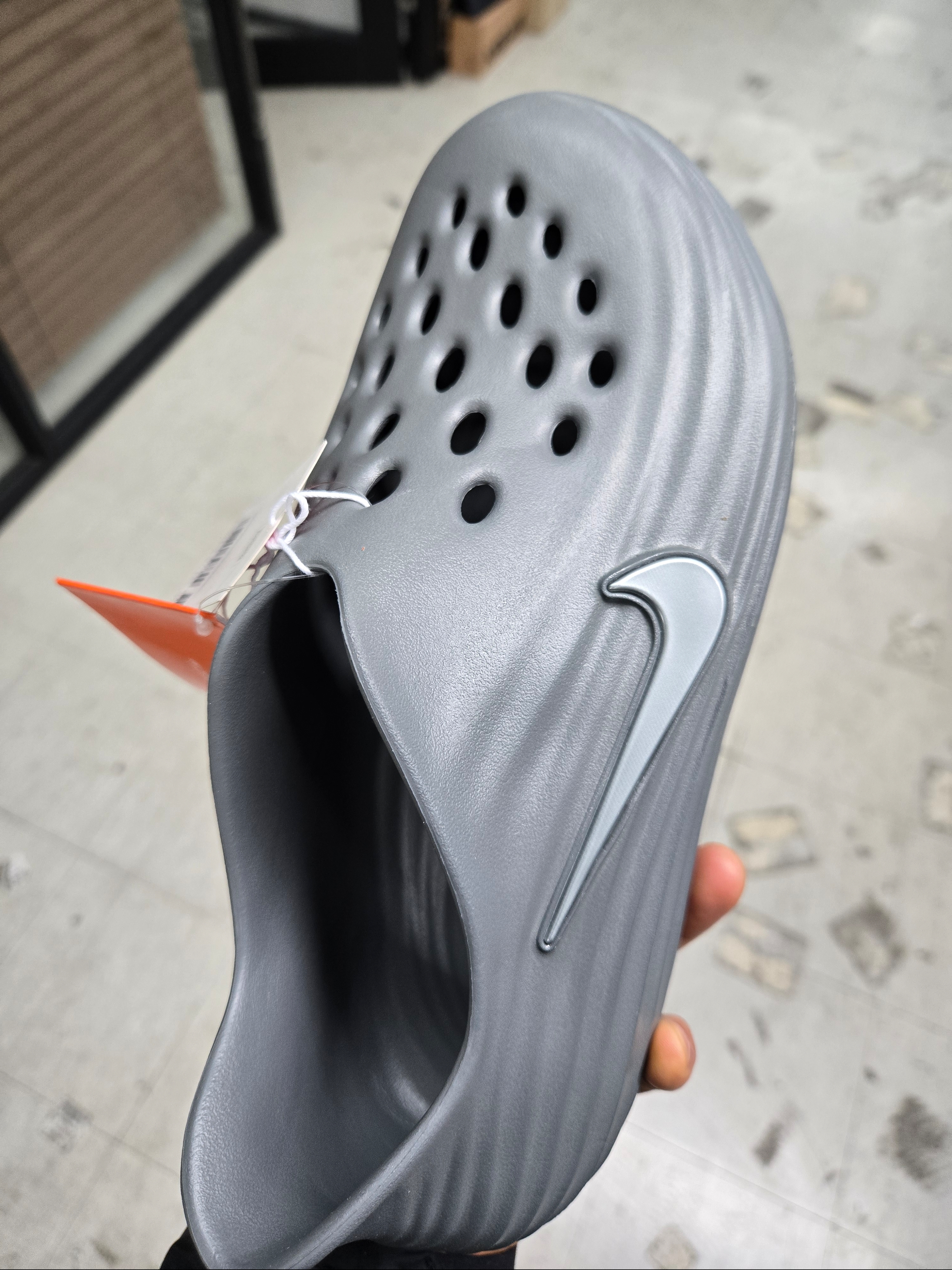 Nike ReactX Rejuven8 Smoke Grey 착용 스타일