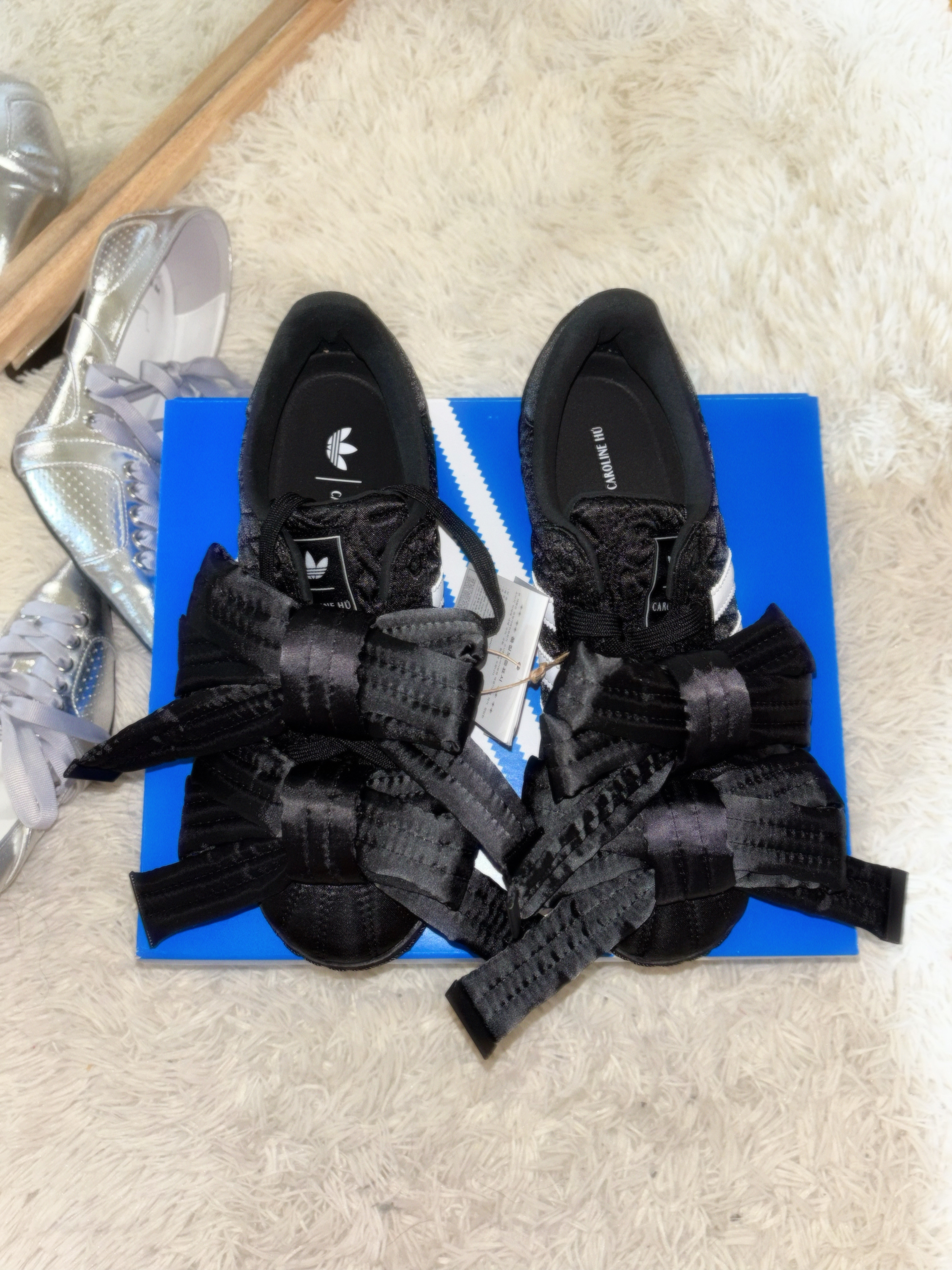 (W) Adidas x Caroline Hu Superstar Core Black Cloud White, (W) Dr. Martens Kimber II Logo Webbing Sandal Athena 착용 스타일 - 1